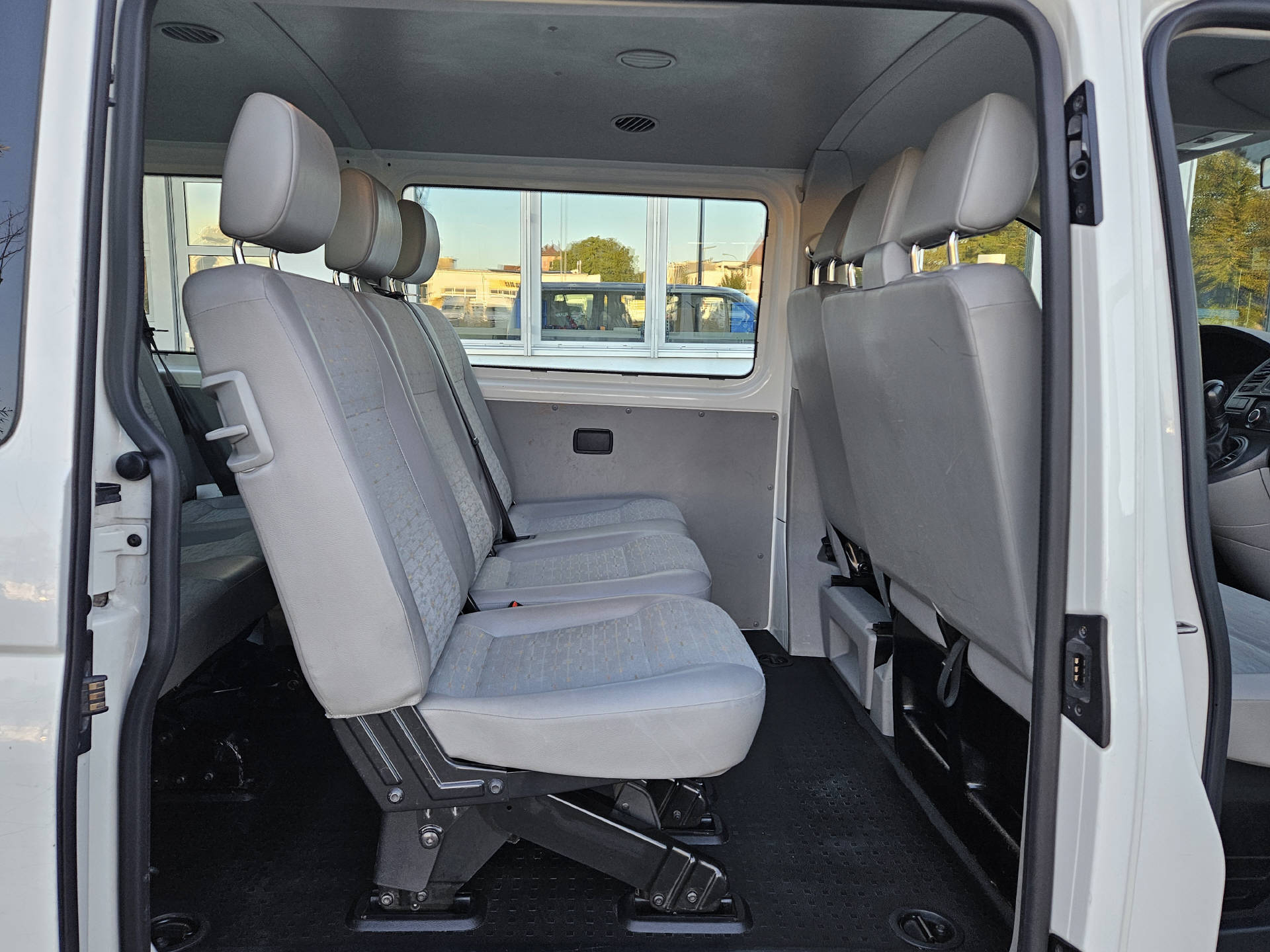 VW T5 Kombi 3000 2.0 TDI 140 DSG* Klima * 9-Pätzer * Frisch ab MFK *-image-14