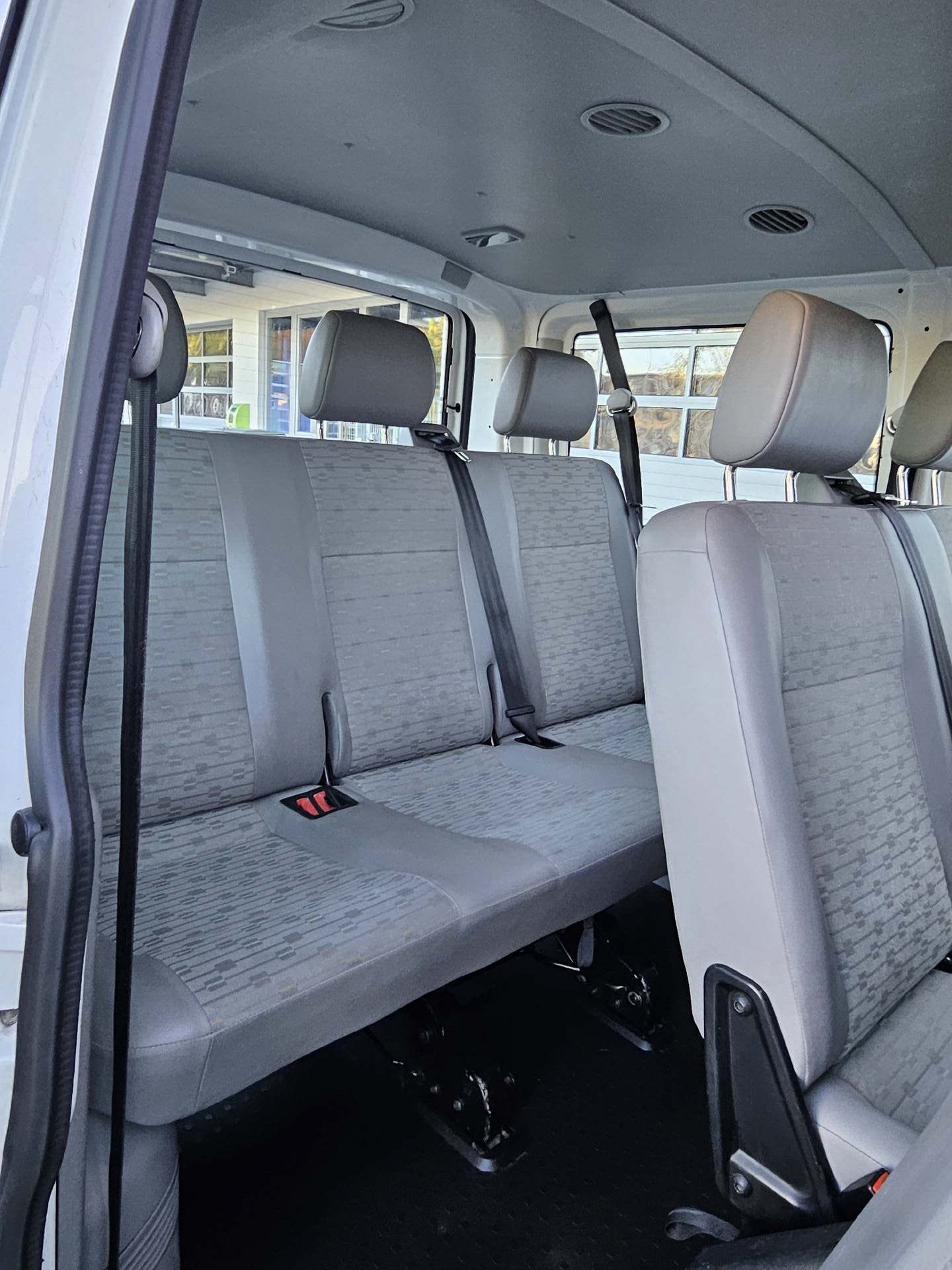 VW T5 Kombi 3000 2.0 TDI 140 DSG* Klima * 9-Pätzer * Frisch ab MFK *-image-6
