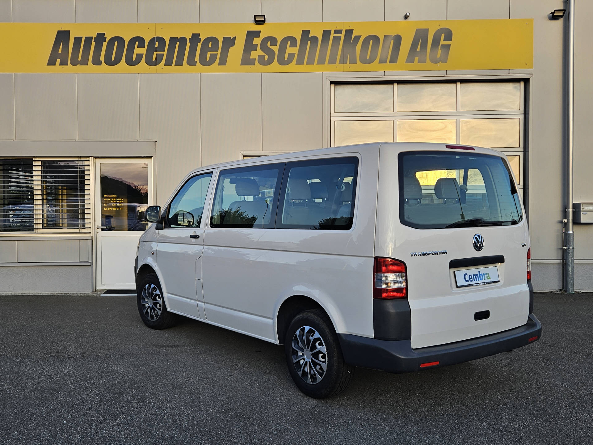 VW T5 Kombi 3000 2.0 TDI 140 DSG* Klima * 9-Pätzer * Frisch ab MFK *-image-3