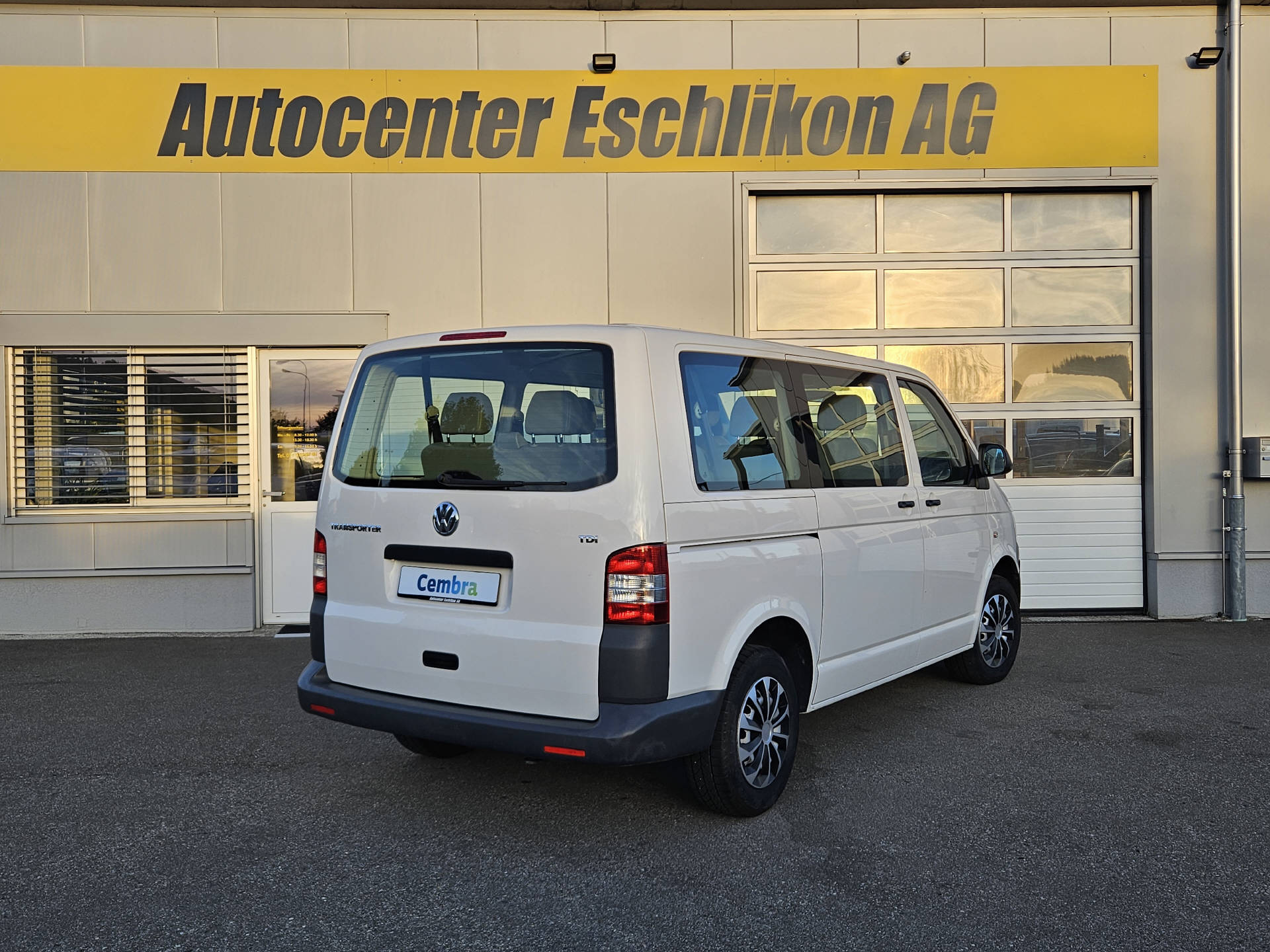 VW T5 Kombi 3000 2.0 TDI 140 DSG* Klima * 9-Pätzer * Frisch ab MFK *-image-2
