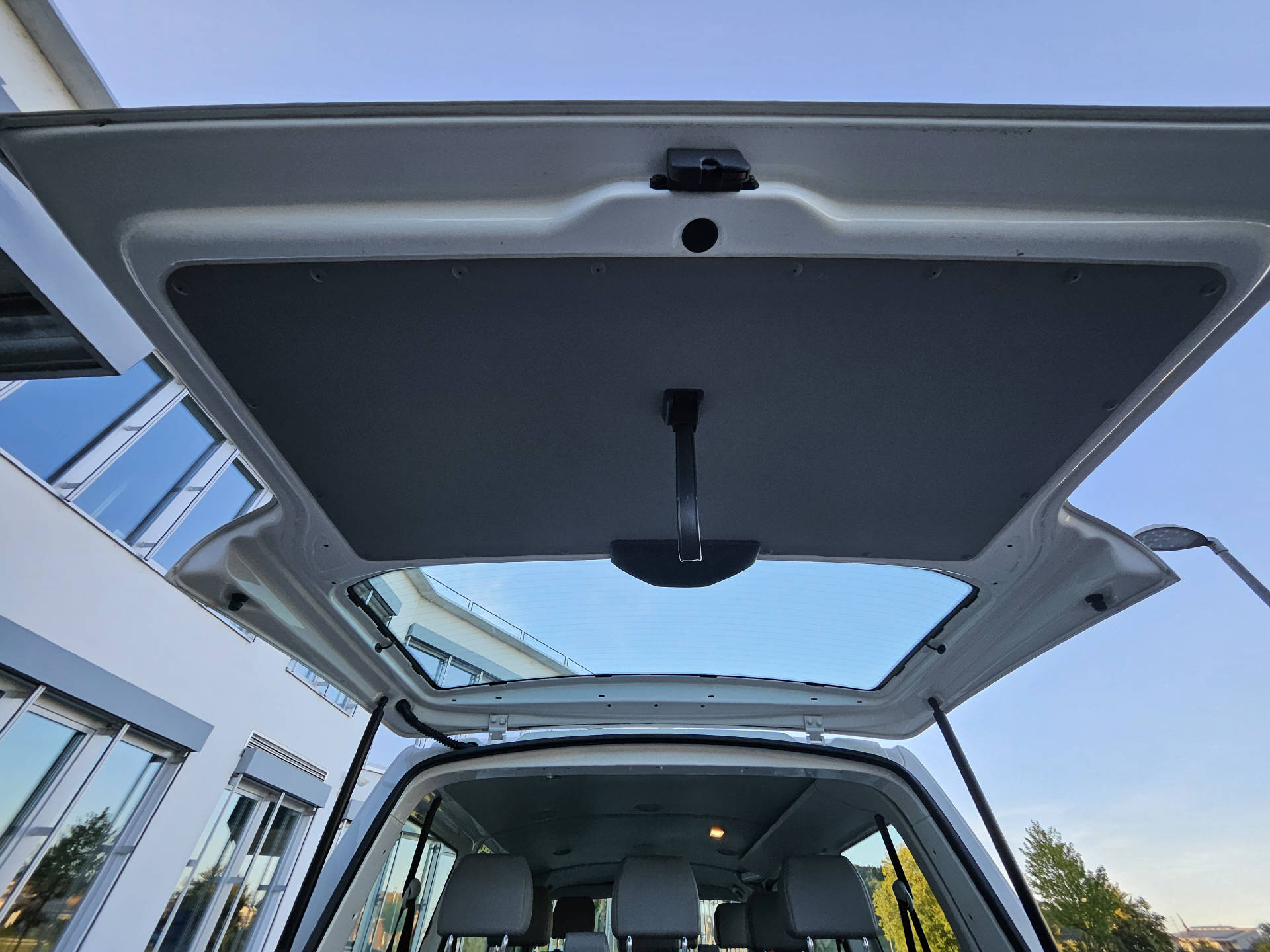 VW T5 Kombi 3000 2.0 TDI 140 DSG* Klima * 9-Pätzer * Frisch ab MFK *-image-8