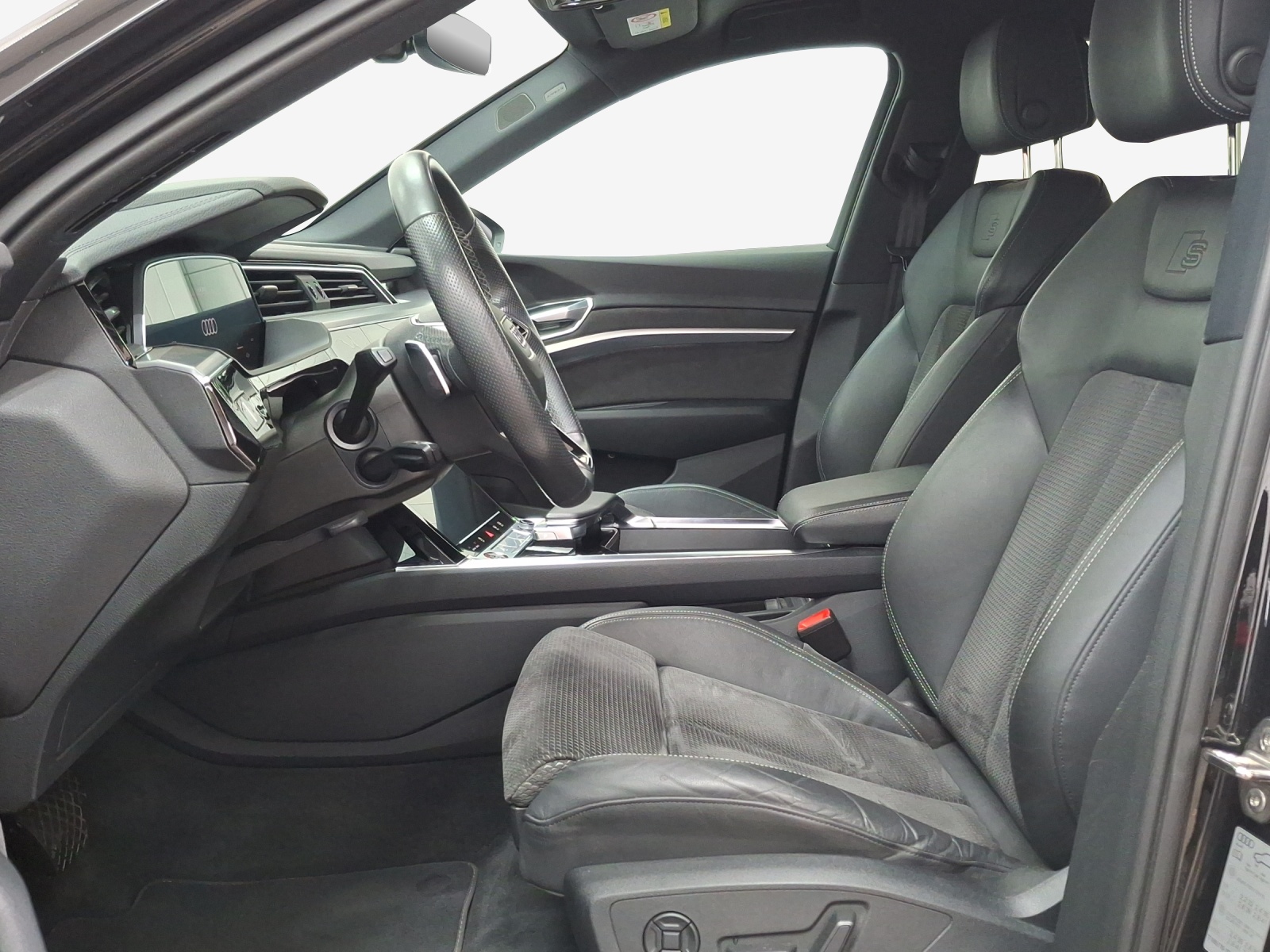 AUDI e-tron S quattro-image-7
