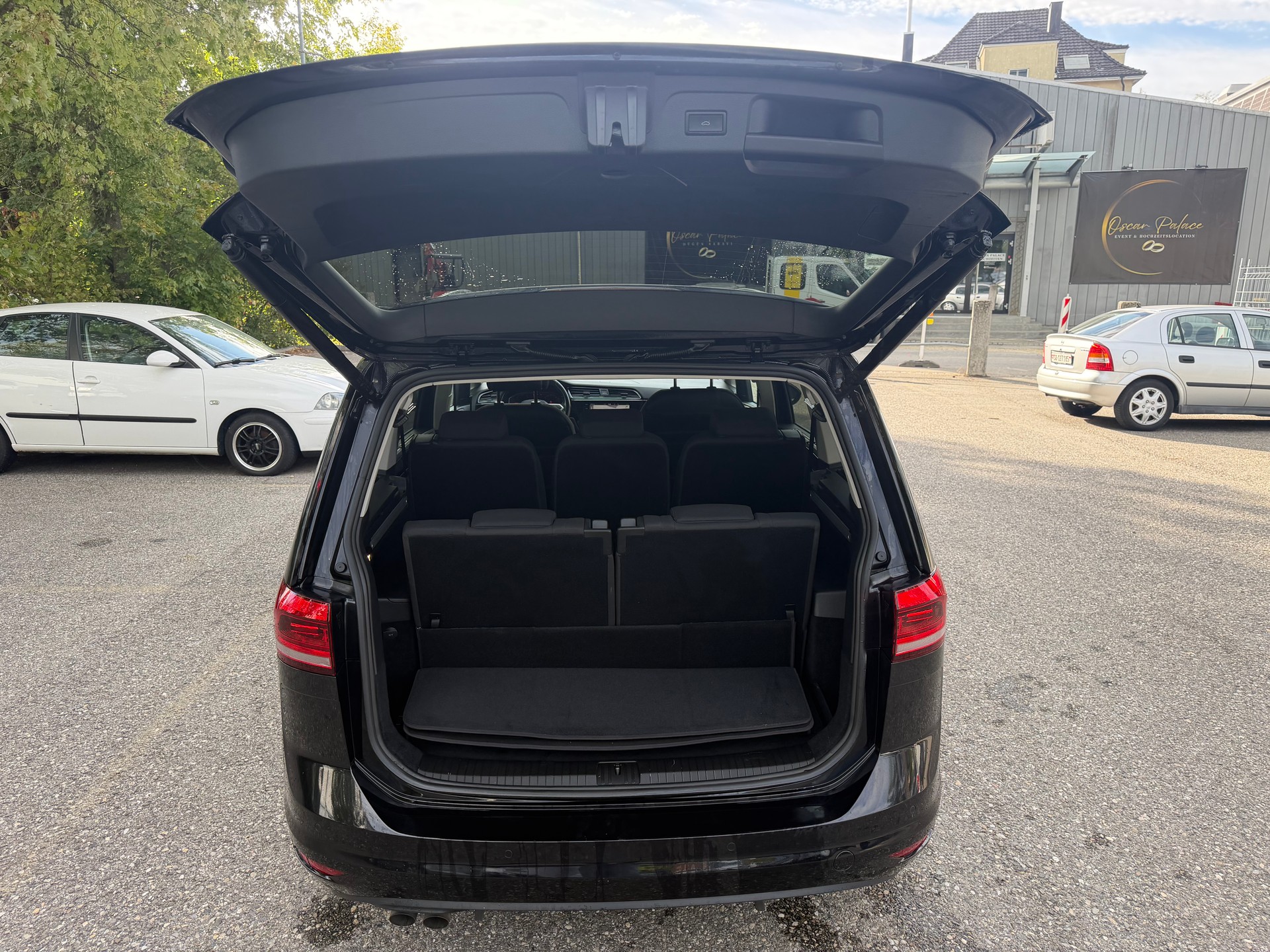 VW Touran 2.0 TDI BlueMotion Technology Highline DSG * 07x Plätze * Gr. Navi * LED * Klima-auto * PDC V&H- RF-Kamera * Ab MFK-image-15
