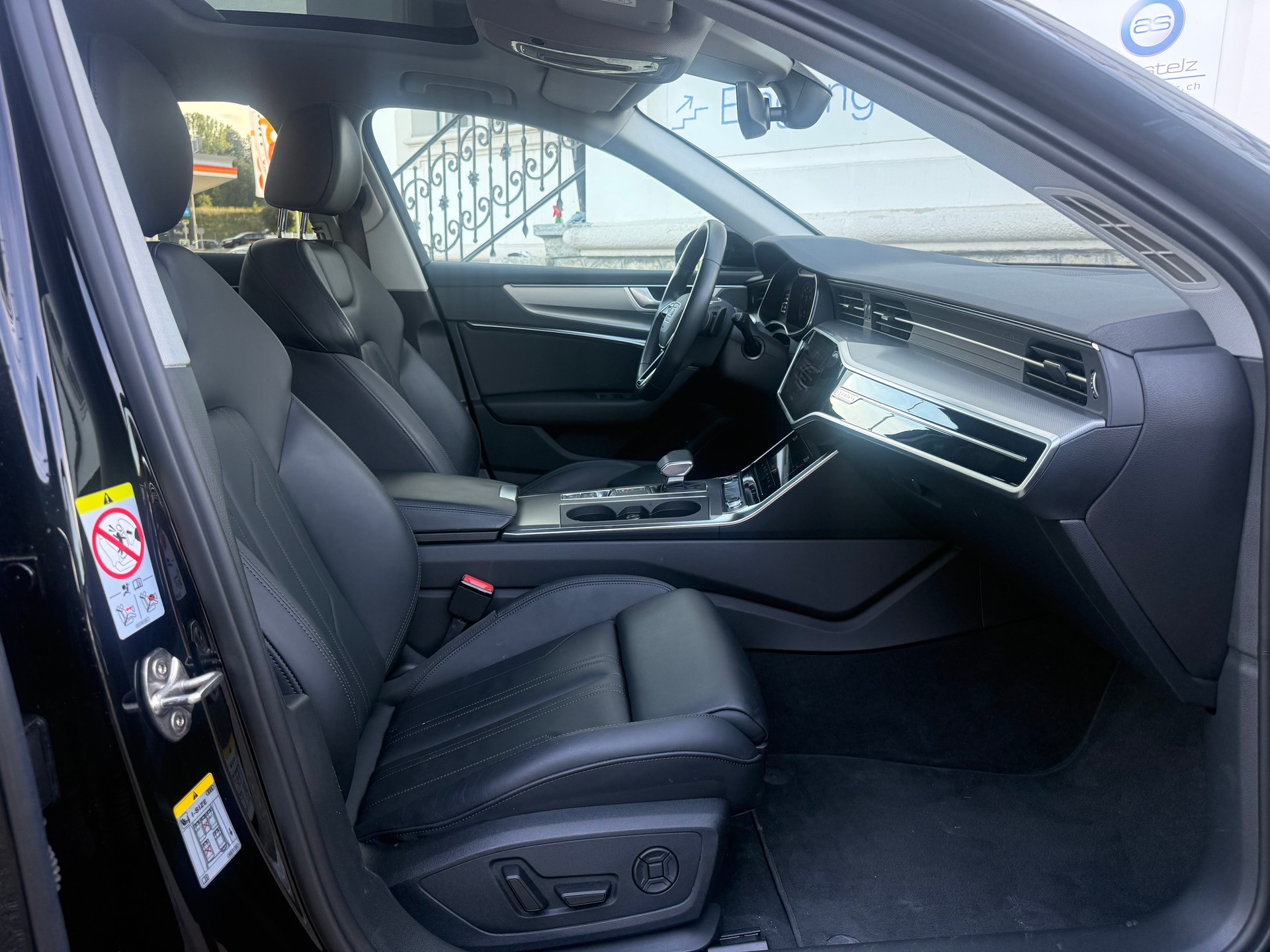 AUDI A6 Avant 3.0 55 TFSI Sport quattro S-Tronic-image-11