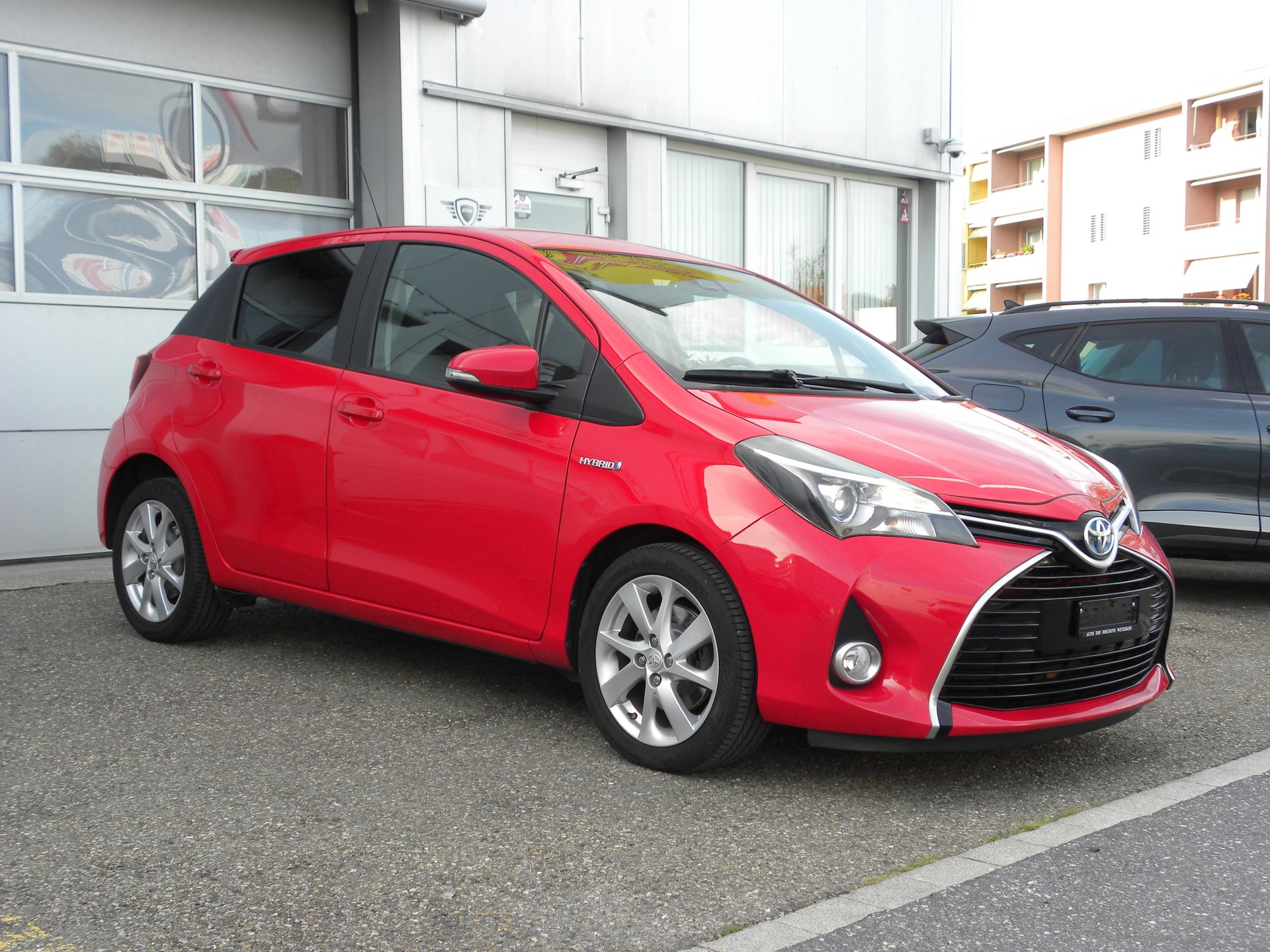 TOYOTA Yaris 1.5 VVT-i Hybrid Swiss Trend e-CVT-image-1