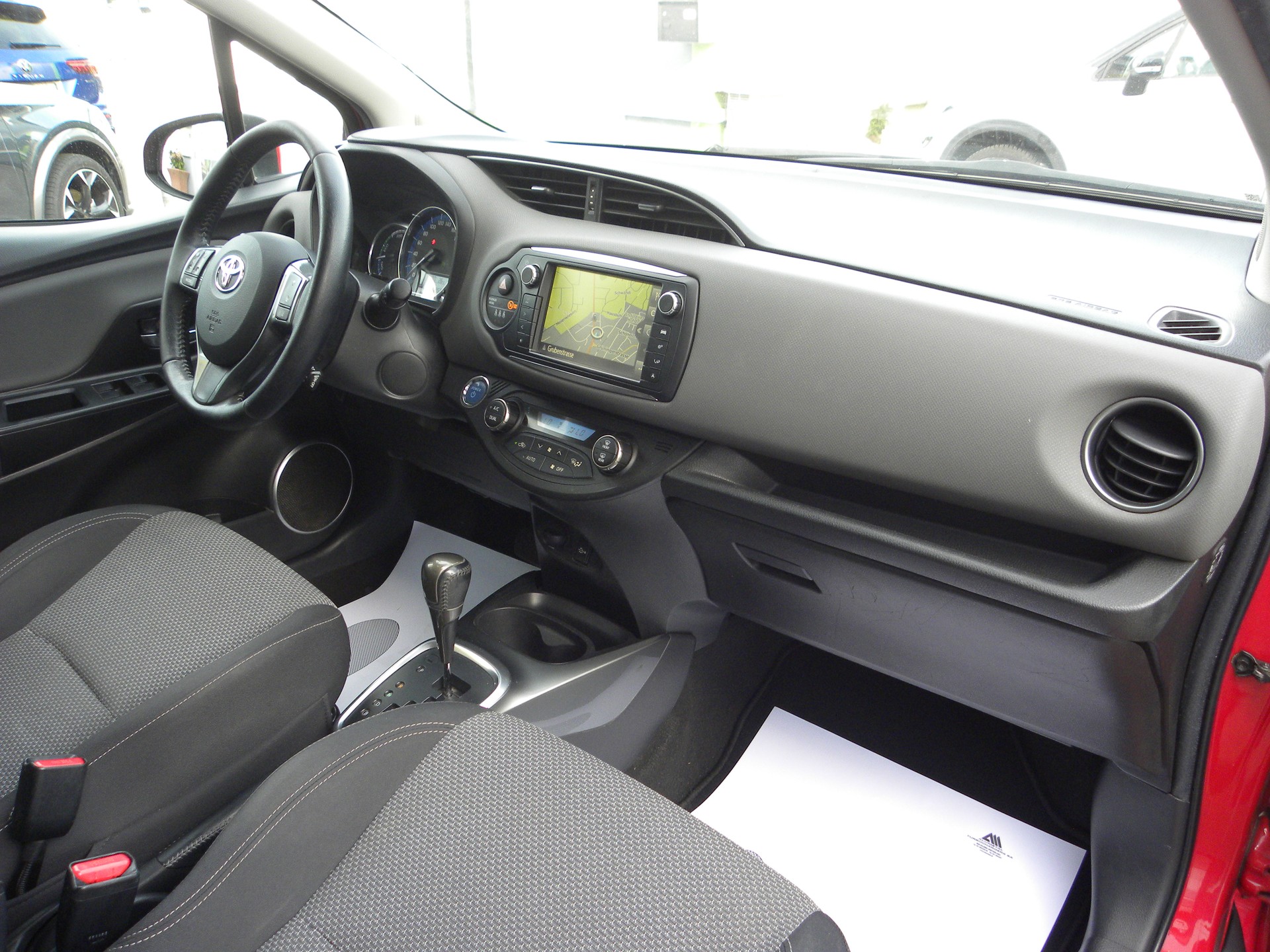 TOYOTA Yaris 1.5 VVT-i Hybrid Swiss Trend e-CVT-image-5