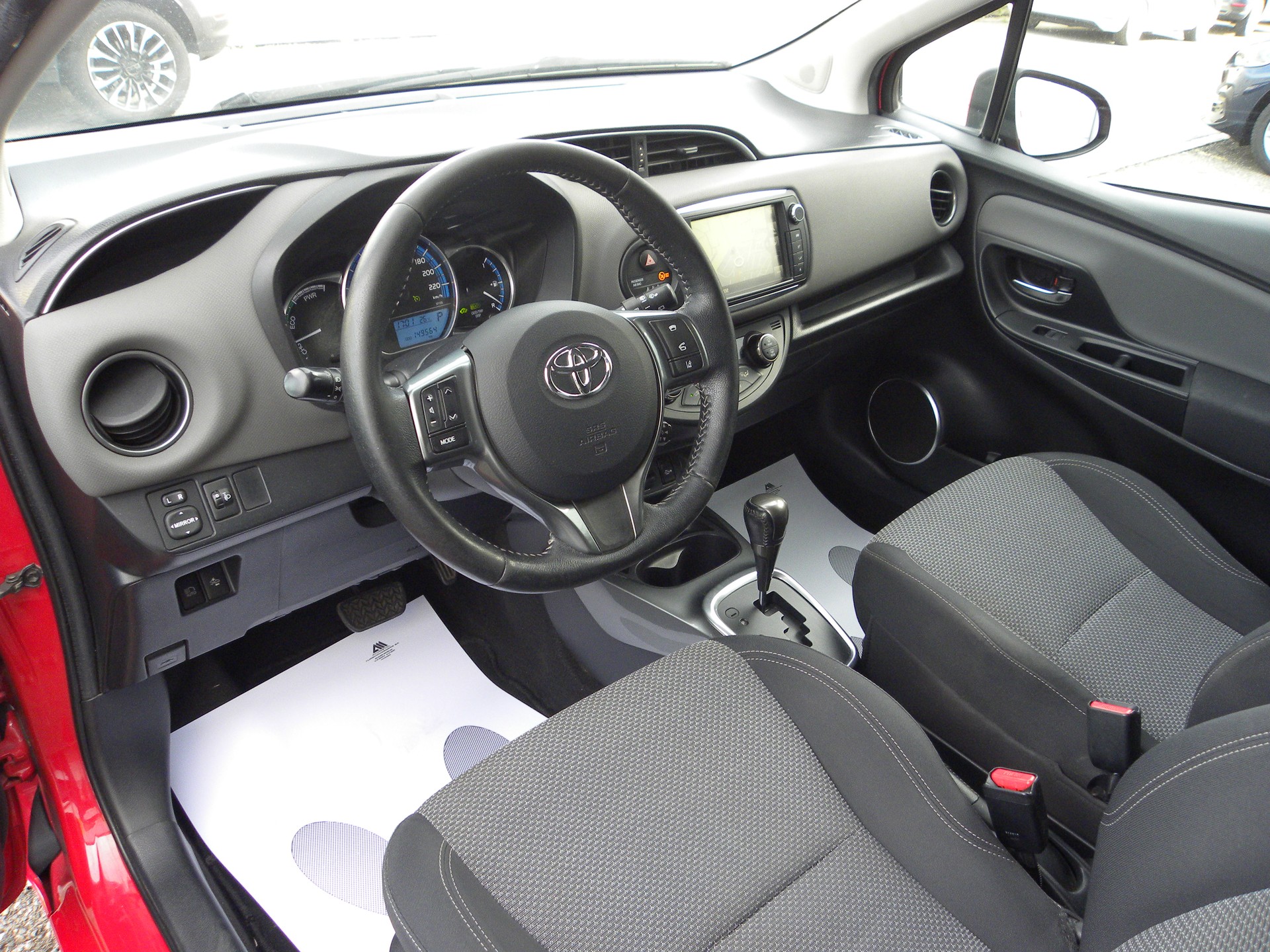 TOYOTA Yaris 1.5 VVT-i Hybrid Swiss Trend e-CVT-image-4