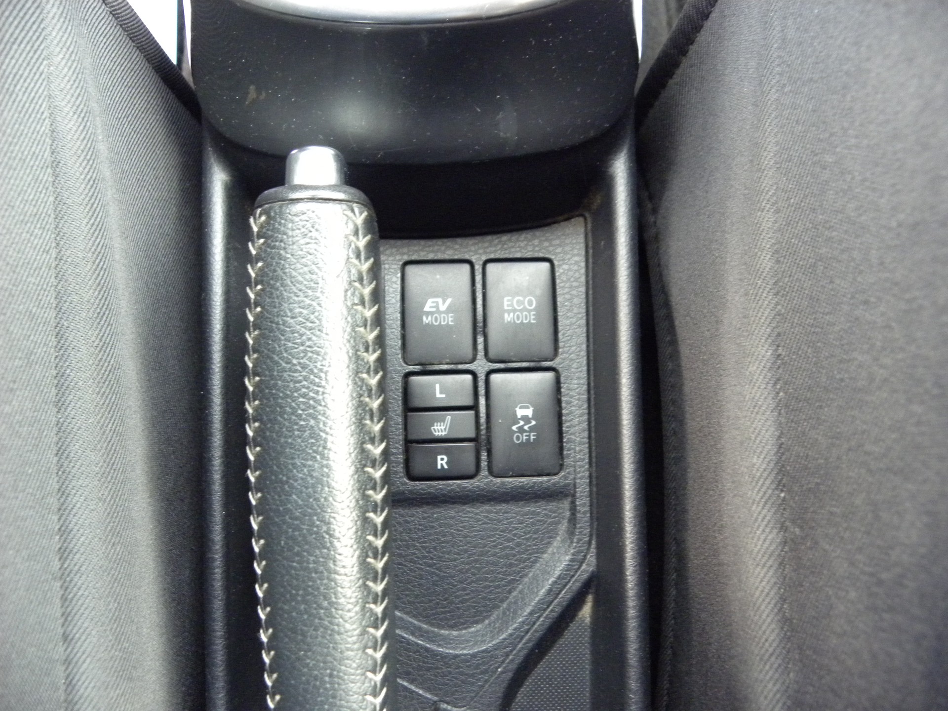 TOYOTA Yaris 1.5 VVT-i Hybrid Swiss Trend e-CVT-image-10