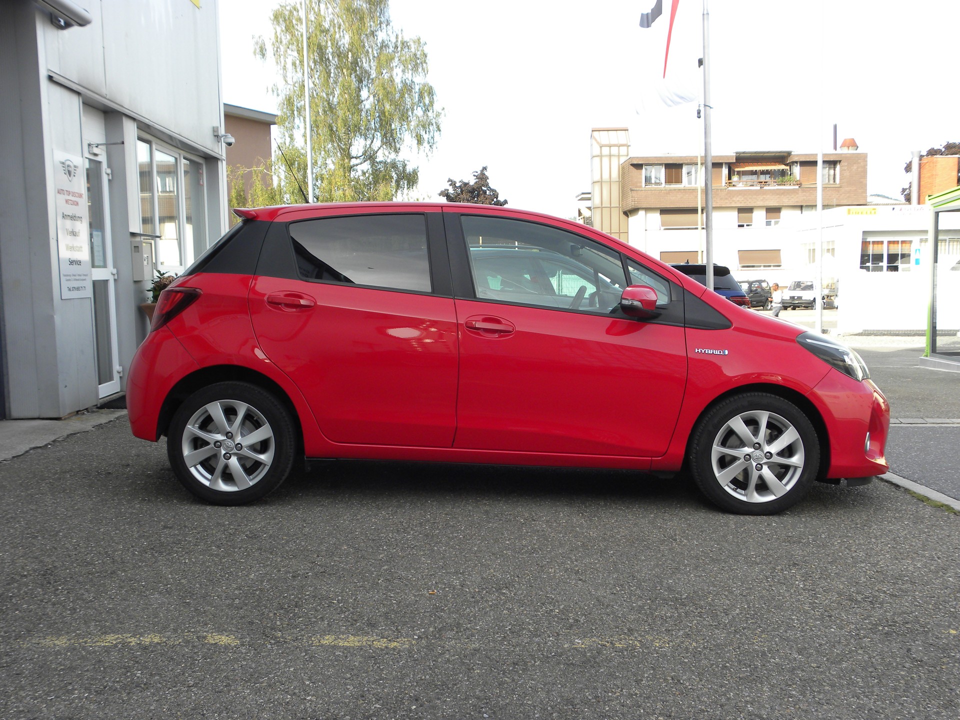 TOYOTA Yaris 1.5 VVT-i Hybrid Swiss Trend e-CVT-image-2
