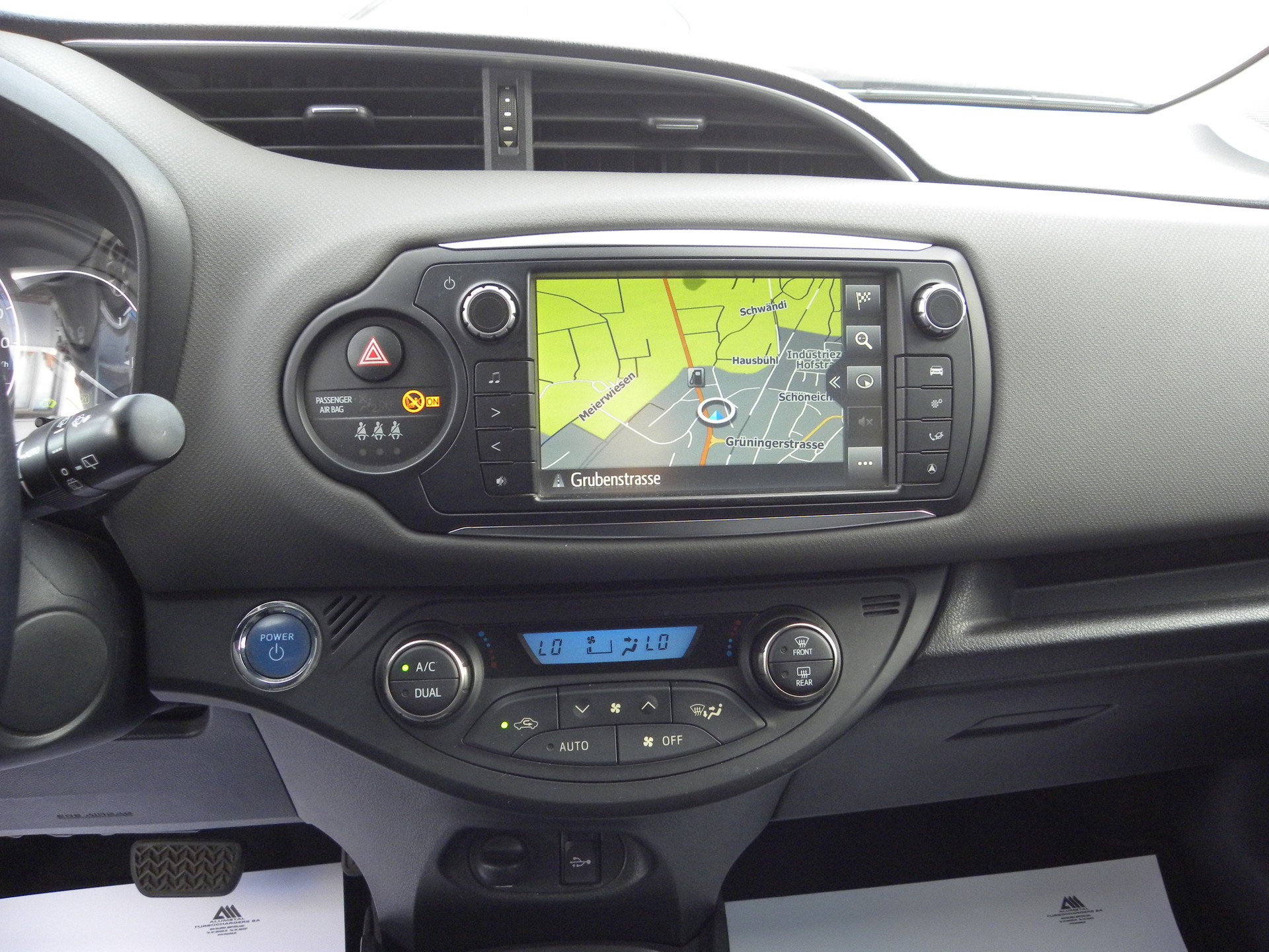 TOYOTA Yaris 1.5 VVT-i Hybrid Swiss Trend e-CVT-image-8