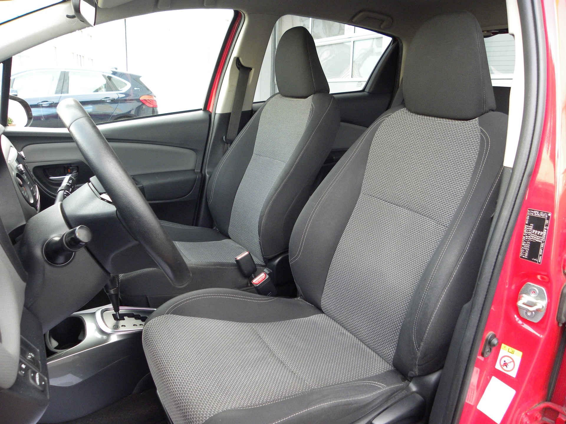 TOYOTA Yaris 1.5 VVT-i Hybrid Swiss Trend e-CVT-image-6