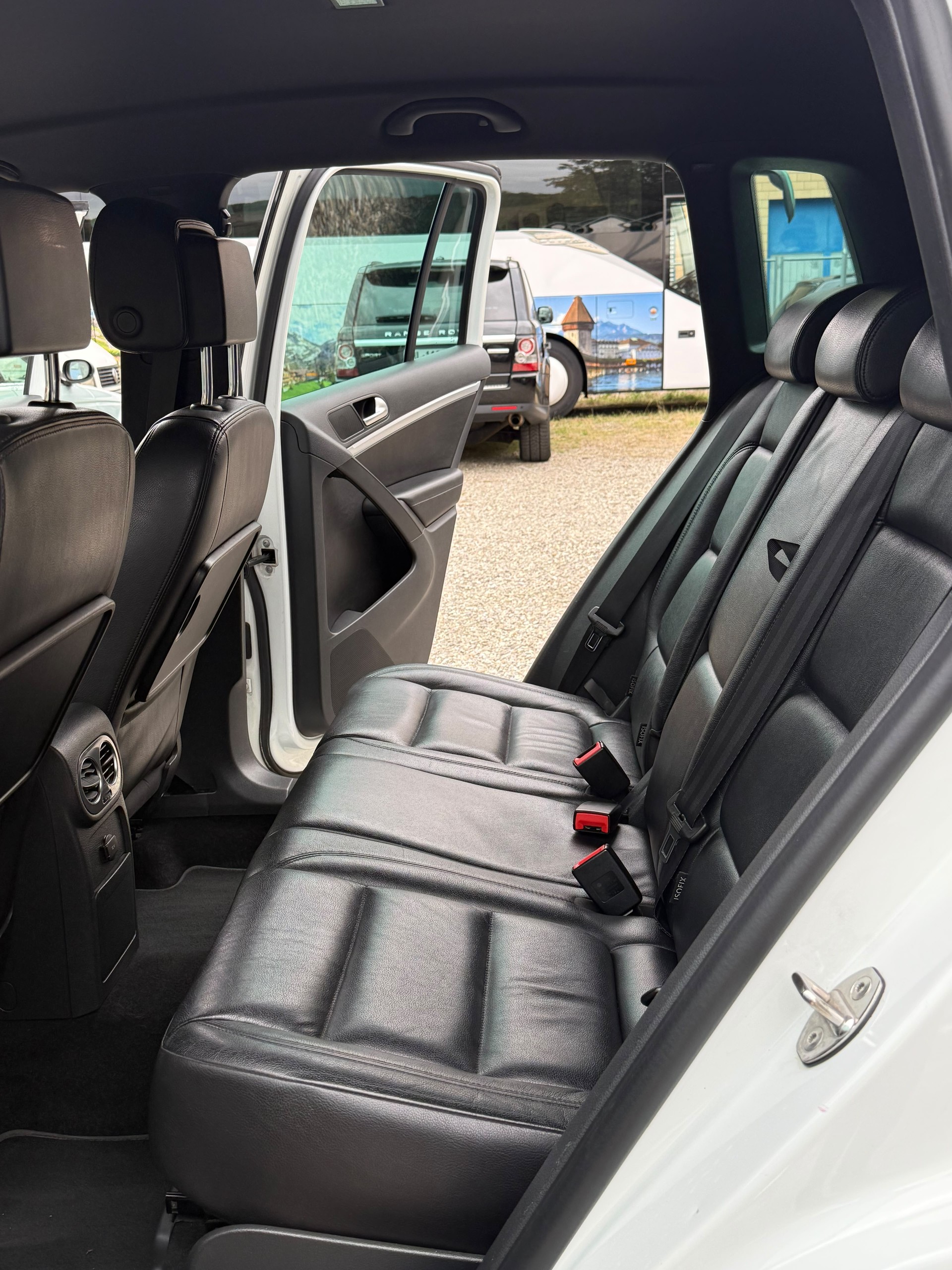 VW Tiguan 2.0 TSI R-Line Design 4Motion-image-8