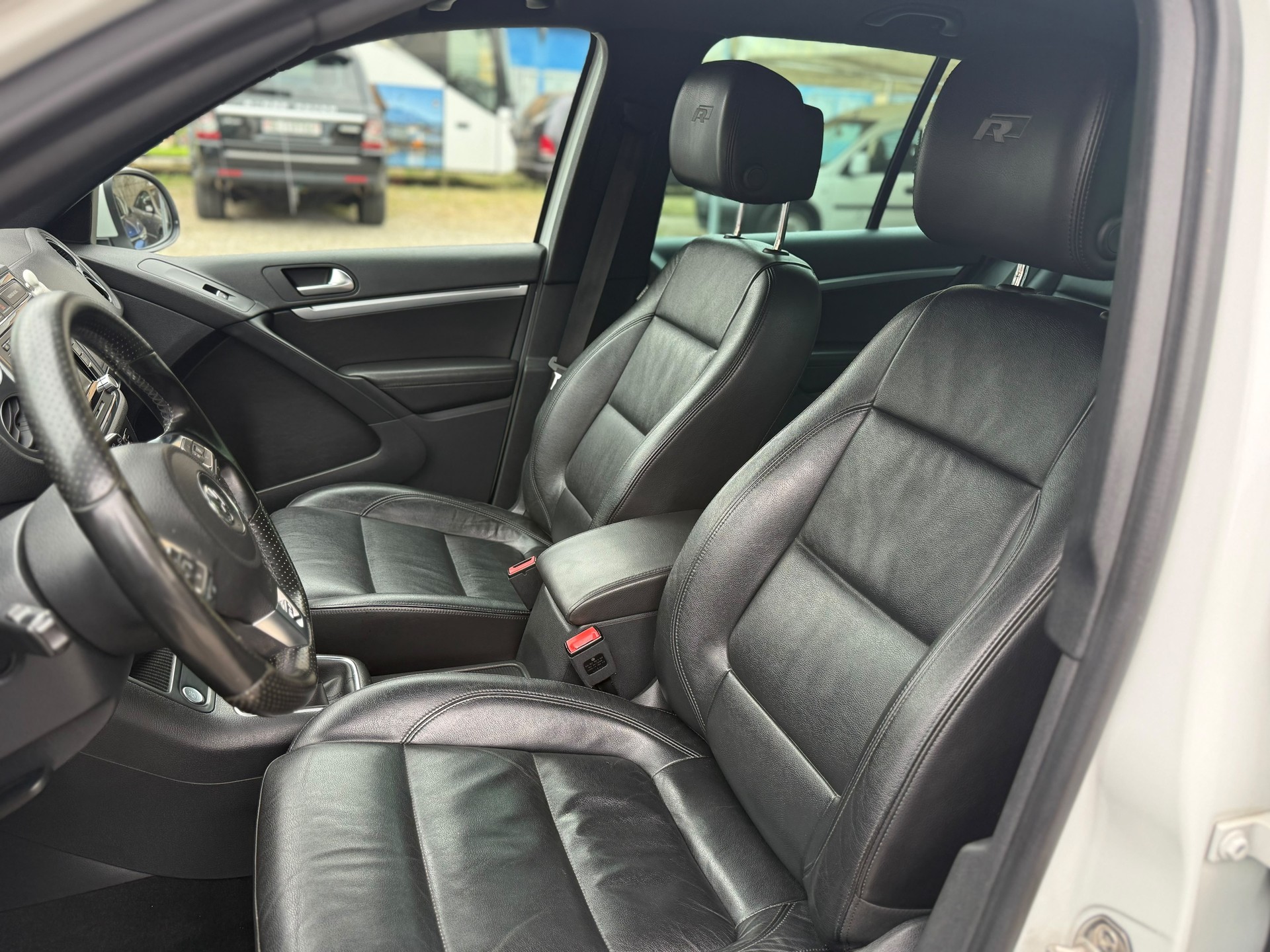VW Tiguan 2.0 TSI R-Line Design 4Motion-image-7