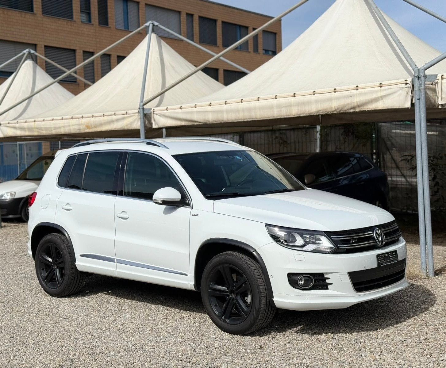 VW Tiguan 2.0 TSI R-Line Design 4Motion-image-1