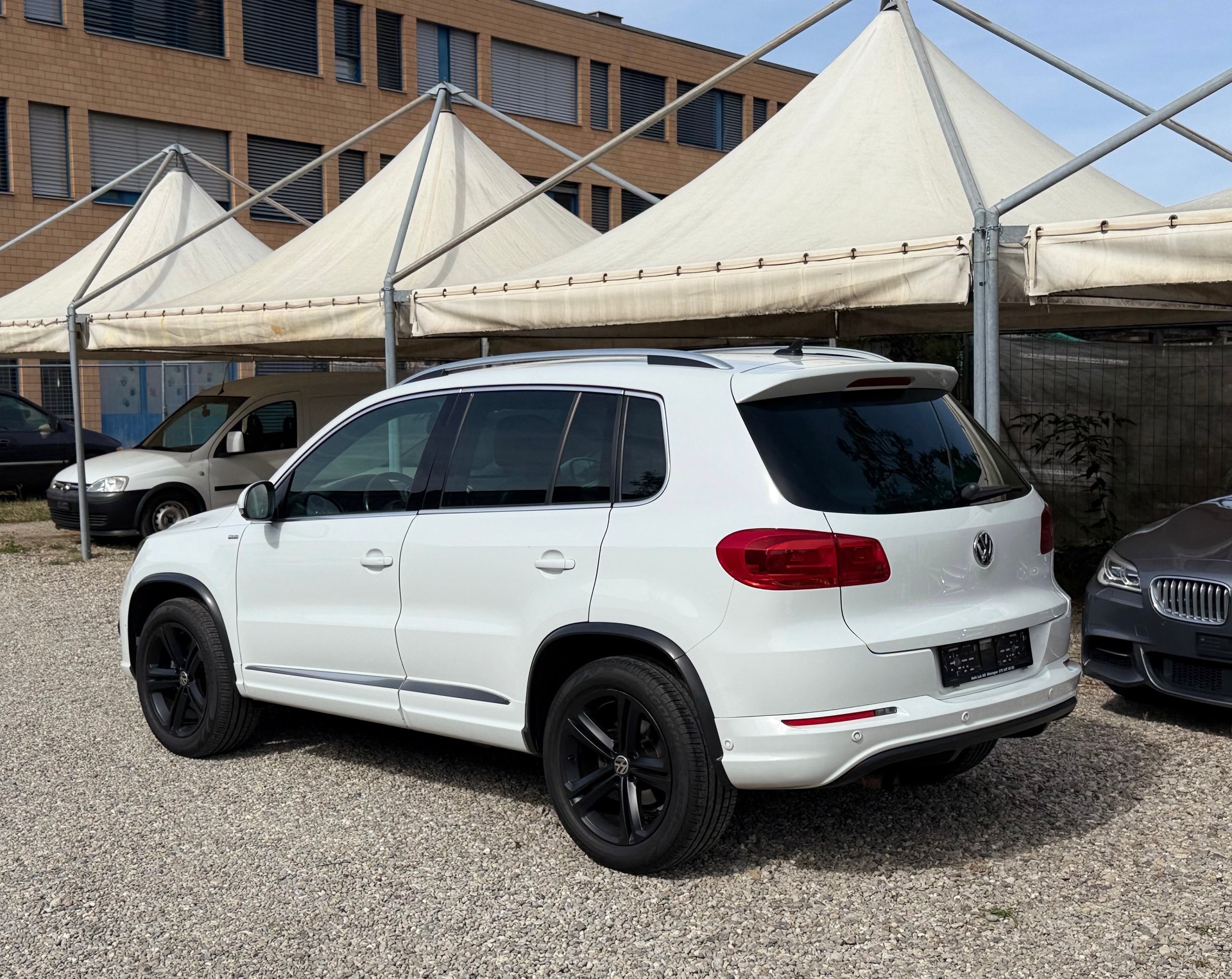 VW Tiguan 2.0 TSI R-Line Design 4Motion-image-3