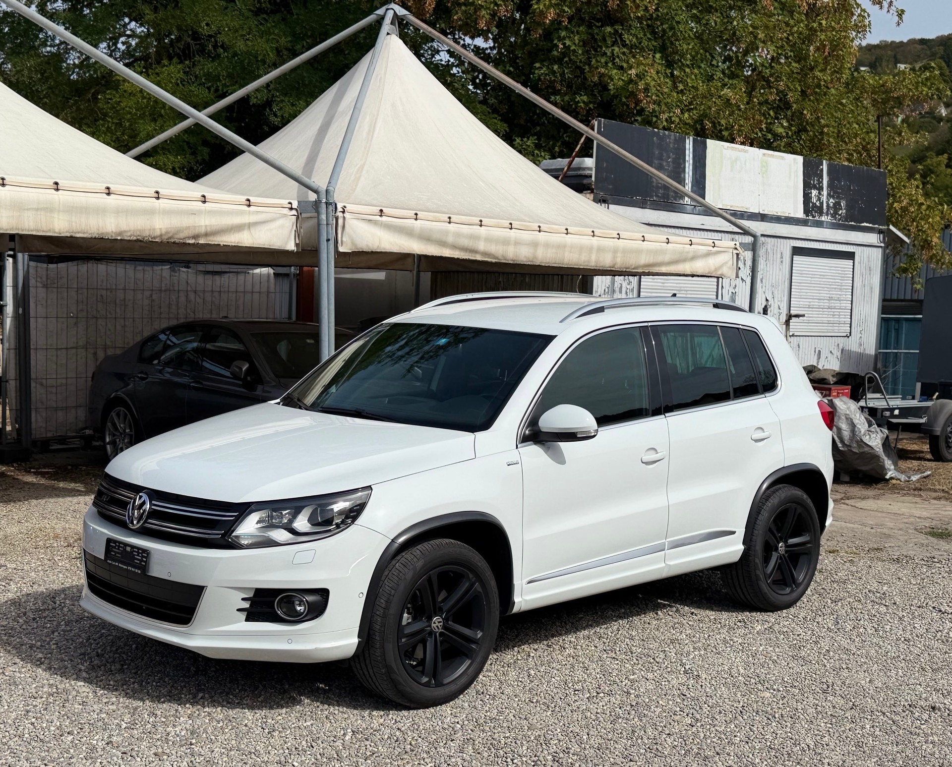 VW Tiguan 2.0 TSI R-Line Design 4Motion-image-2
