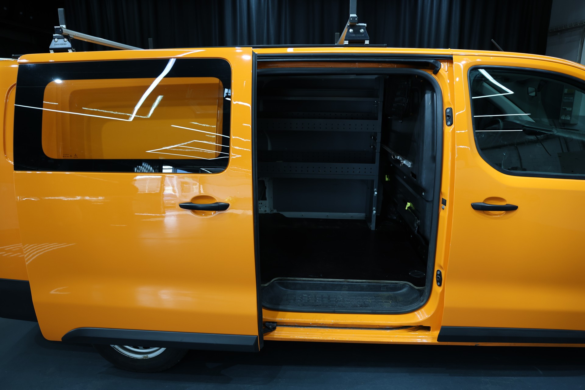 TOYOTA Proace 2.0D Panel Van L2 Terra A-image-3