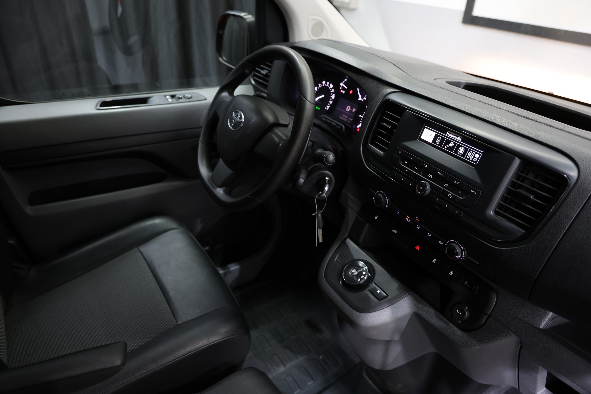 TOYOTA Proace 2.0D Panel Van L2 Terra A-image-4