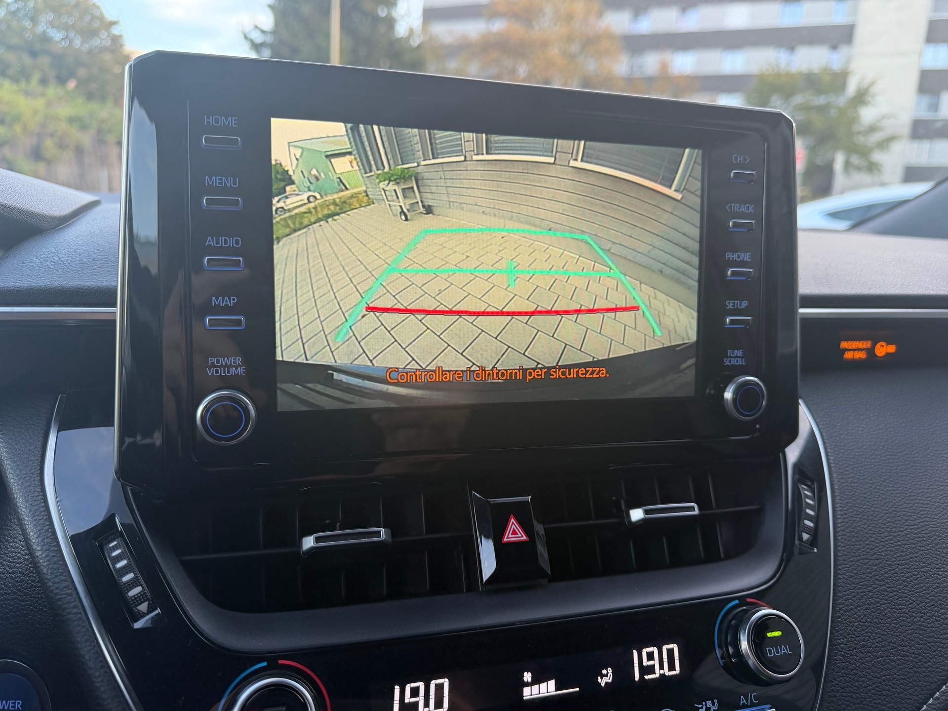 TOYOTA Corolla 2.0 HSD Style e-CVT-image-9