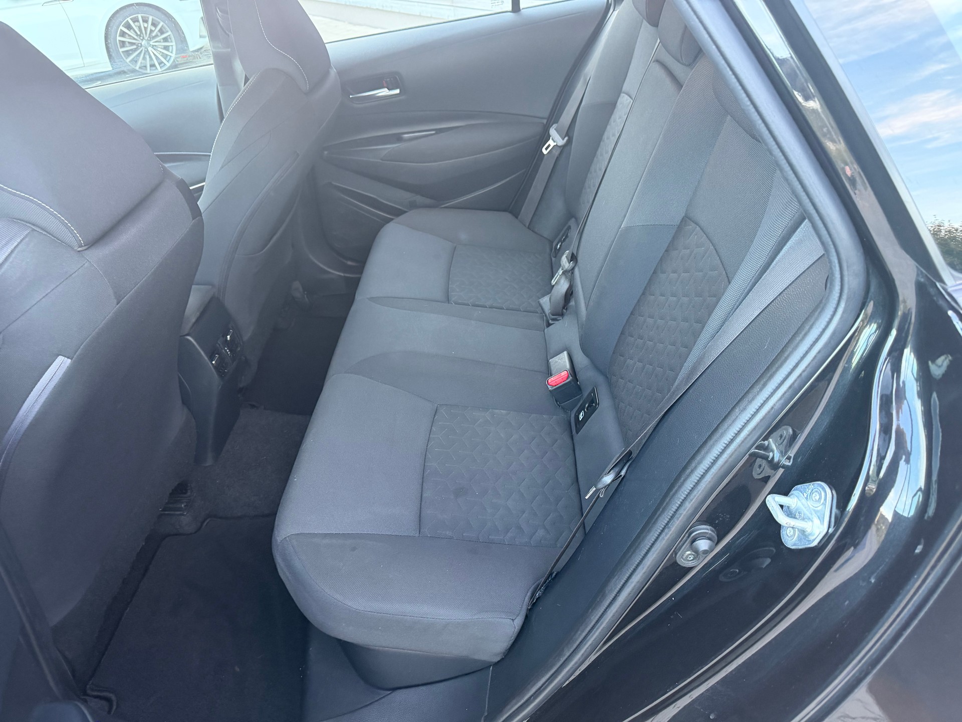 TOYOTA Corolla 2.0 HSD Style e-CVT-image-8