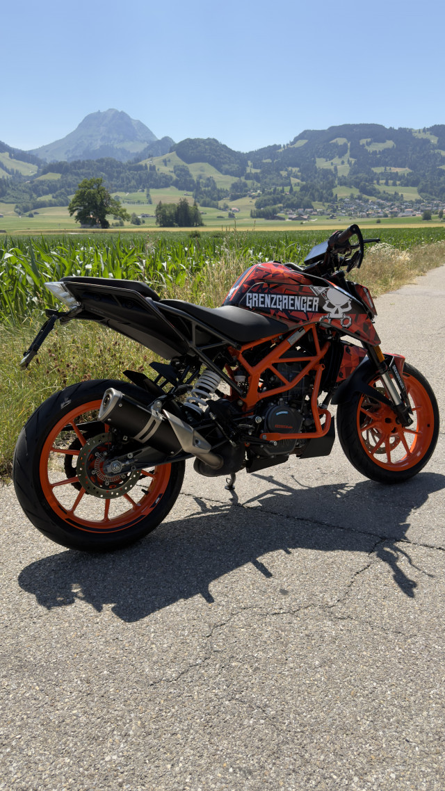 KTM 125 Duke-showroom-element-2