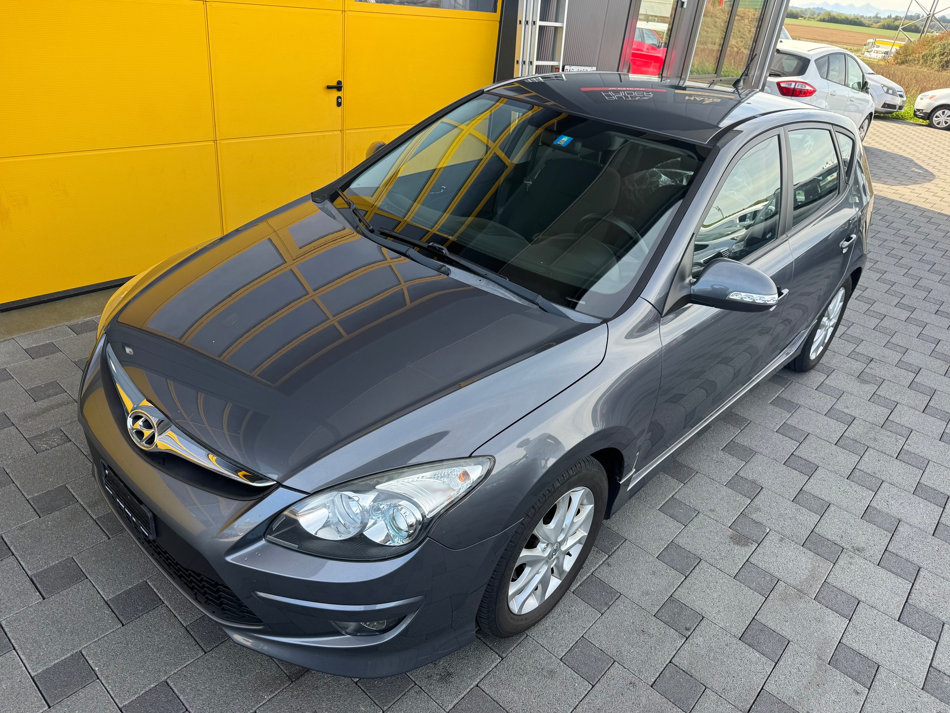 HYUNDAI i30 1.6 CRDi Swiss Plus Edition Automatic-image-10