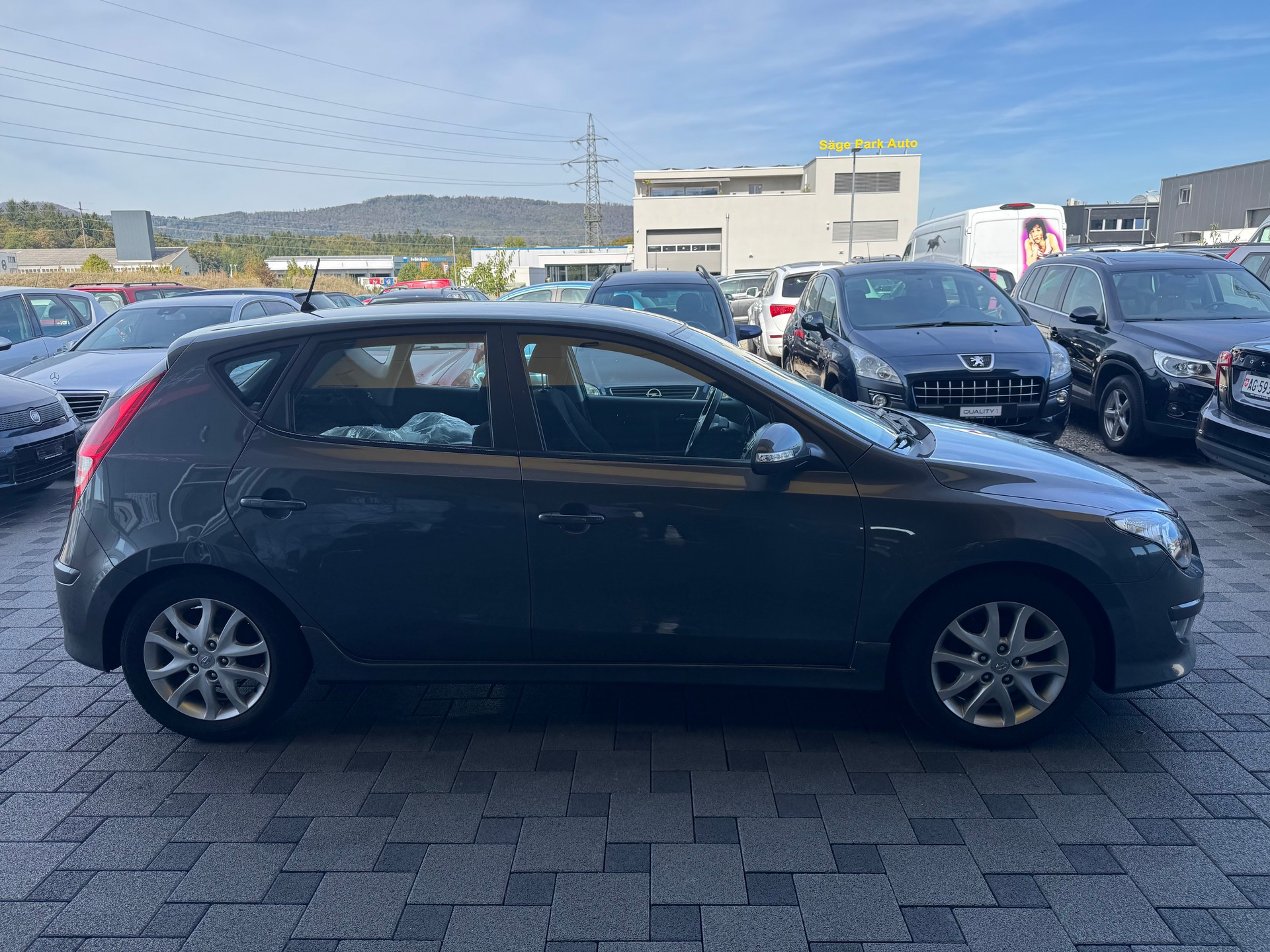HYUNDAI i30 1.6 CRDi Swiss Plus Edition Automatic-image-3