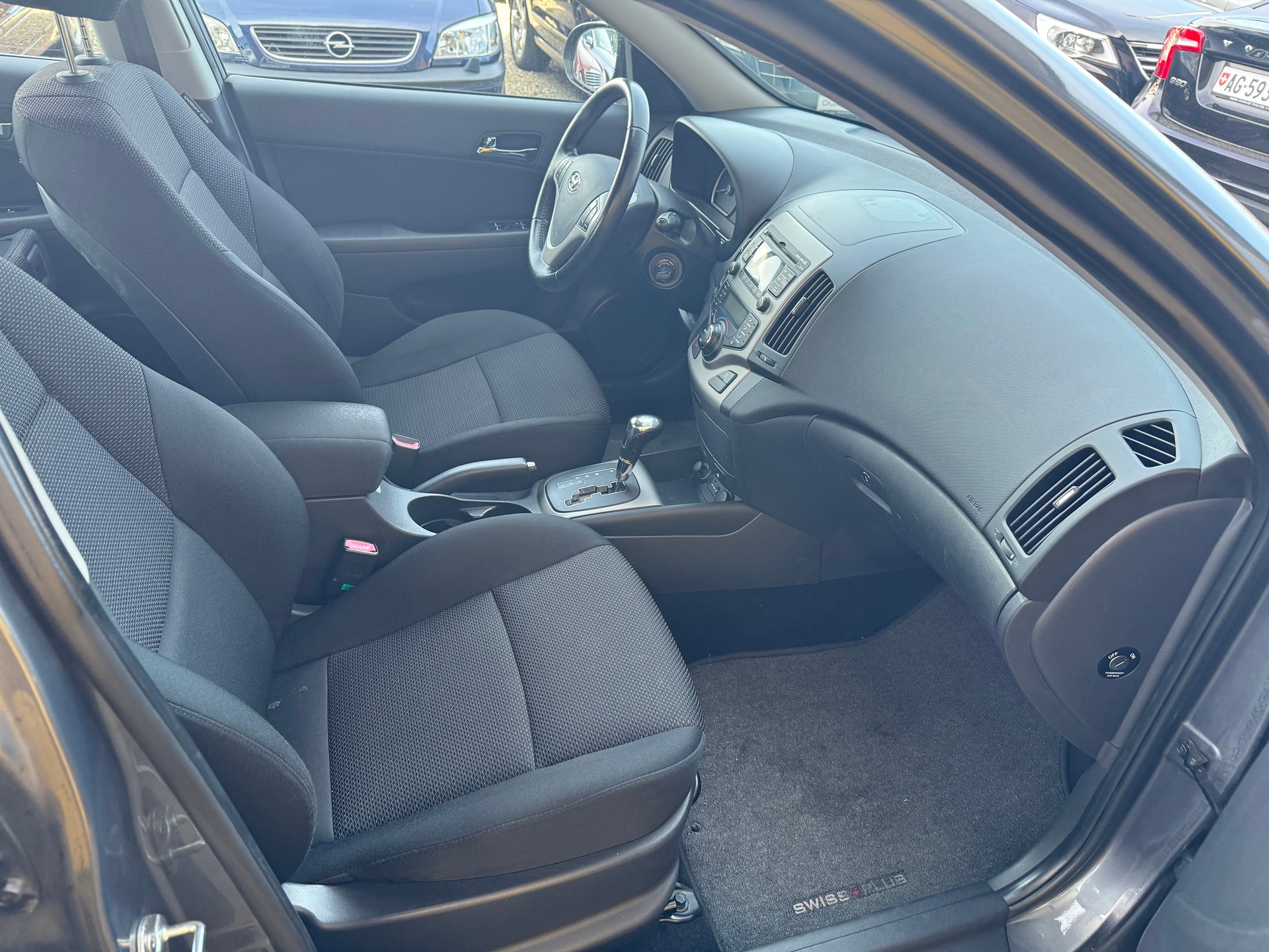 HYUNDAI i30 1.6 CRDi Swiss Plus Edition Automatic-image-12