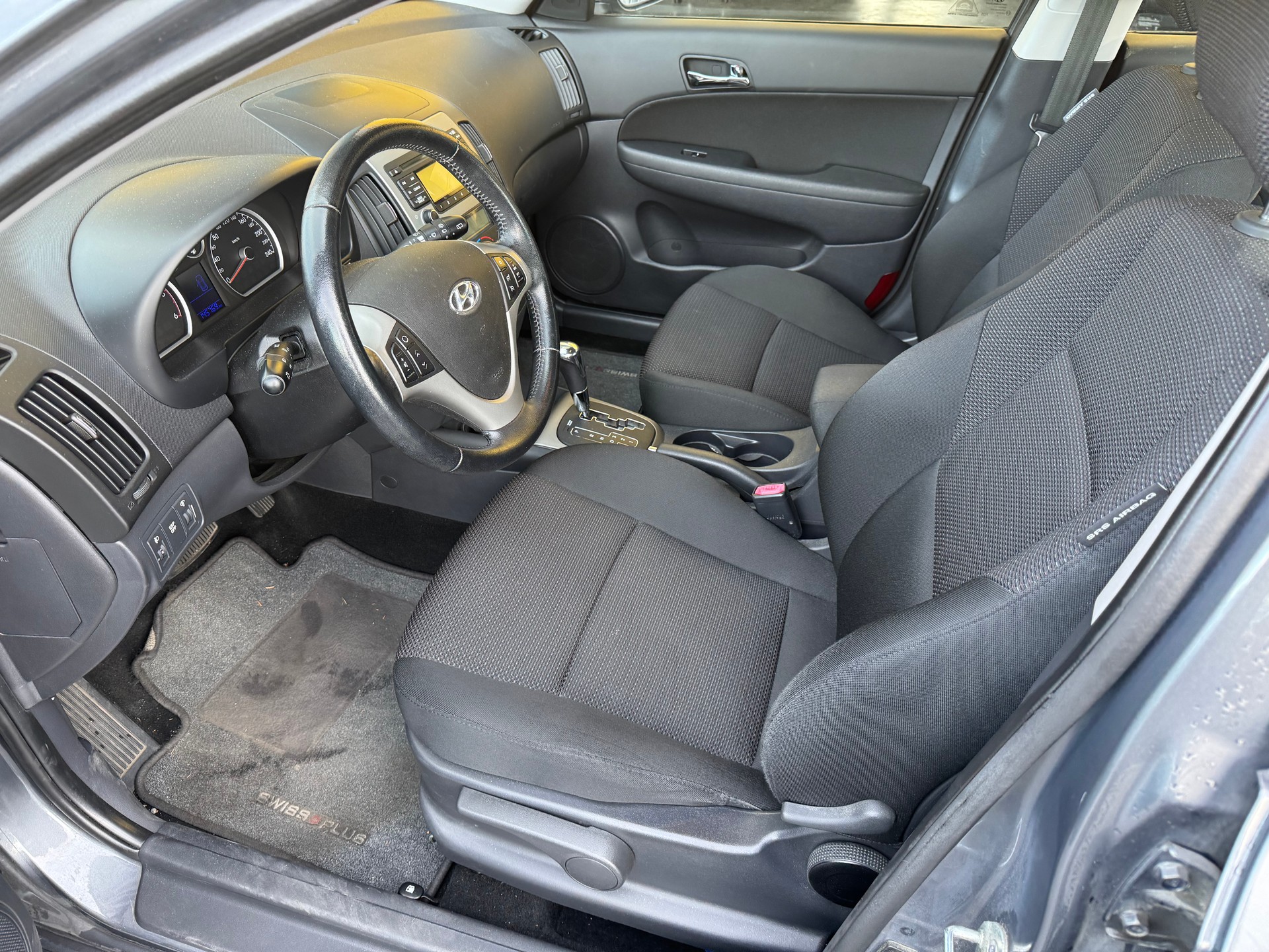 HYUNDAI i30 1.6 CRDi Swiss Plus Edition Automatic-image-14