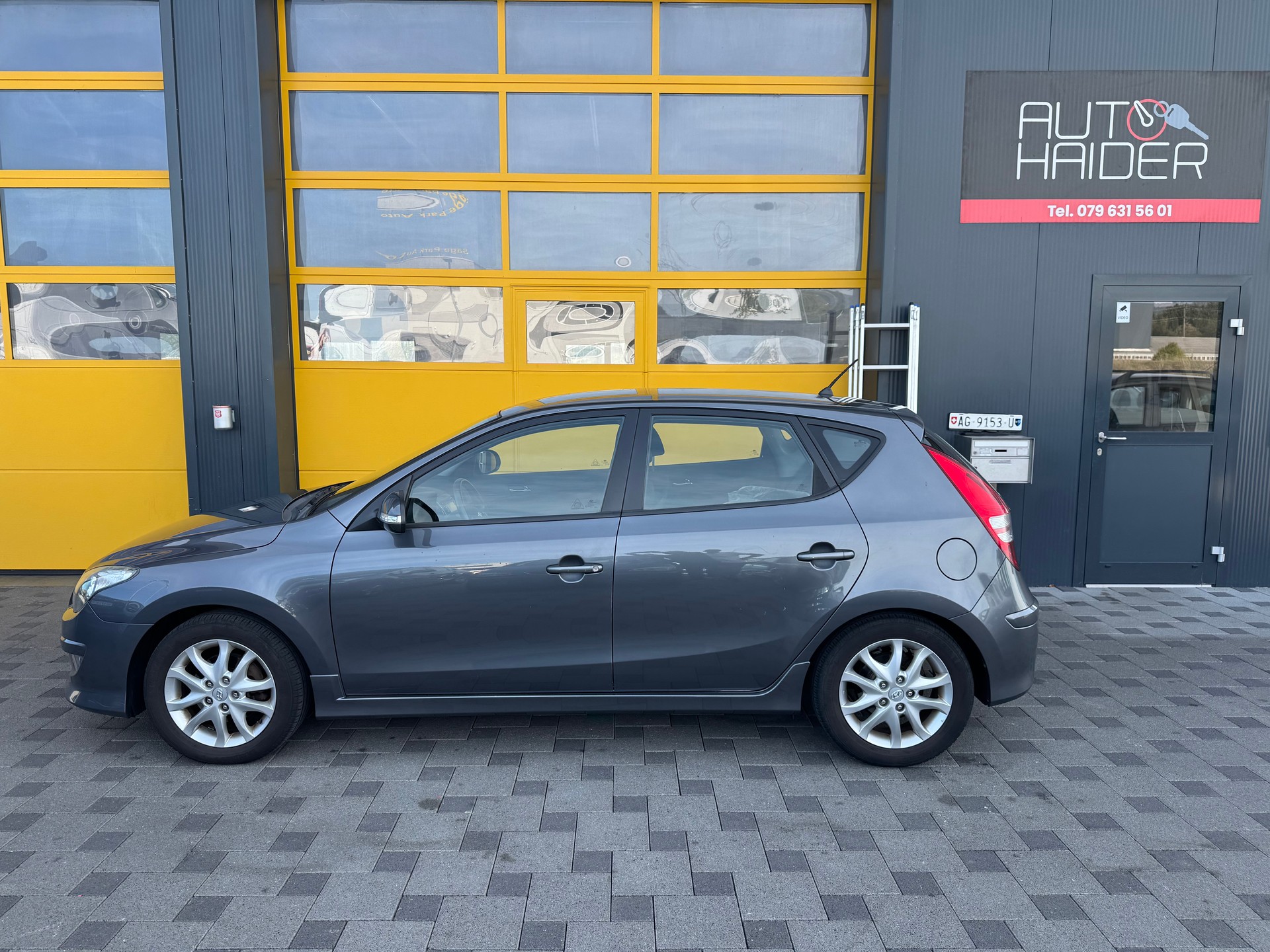 HYUNDAI i30 1.6 CRDi Swiss Plus Edition Automatic-image-9