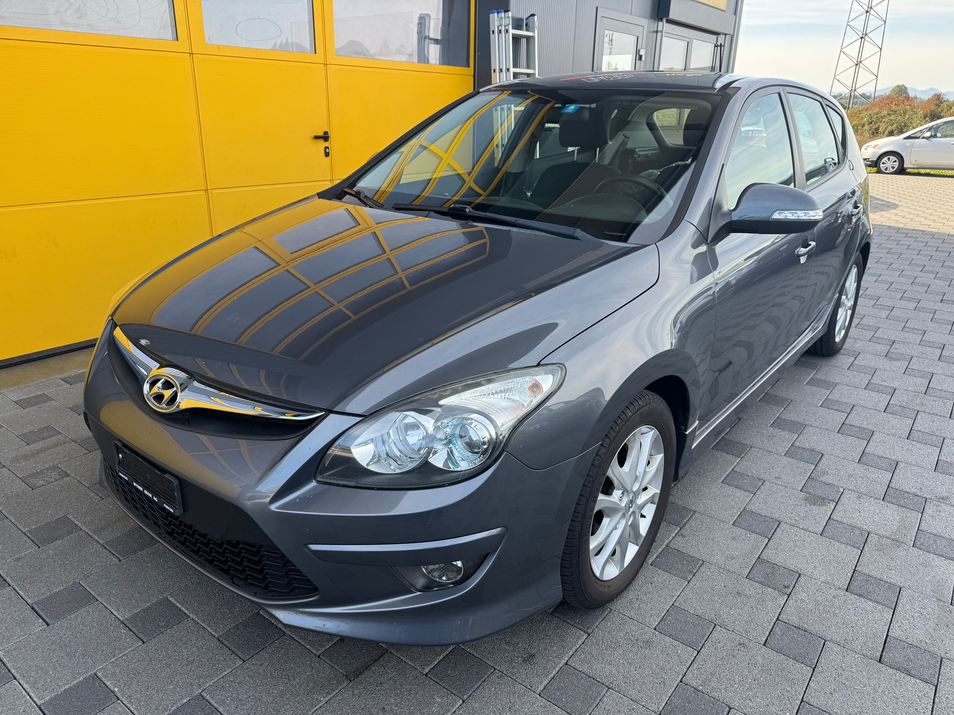 HYUNDAI i30 1.6 CRDi Swiss Plus Edition Automatic-image-0