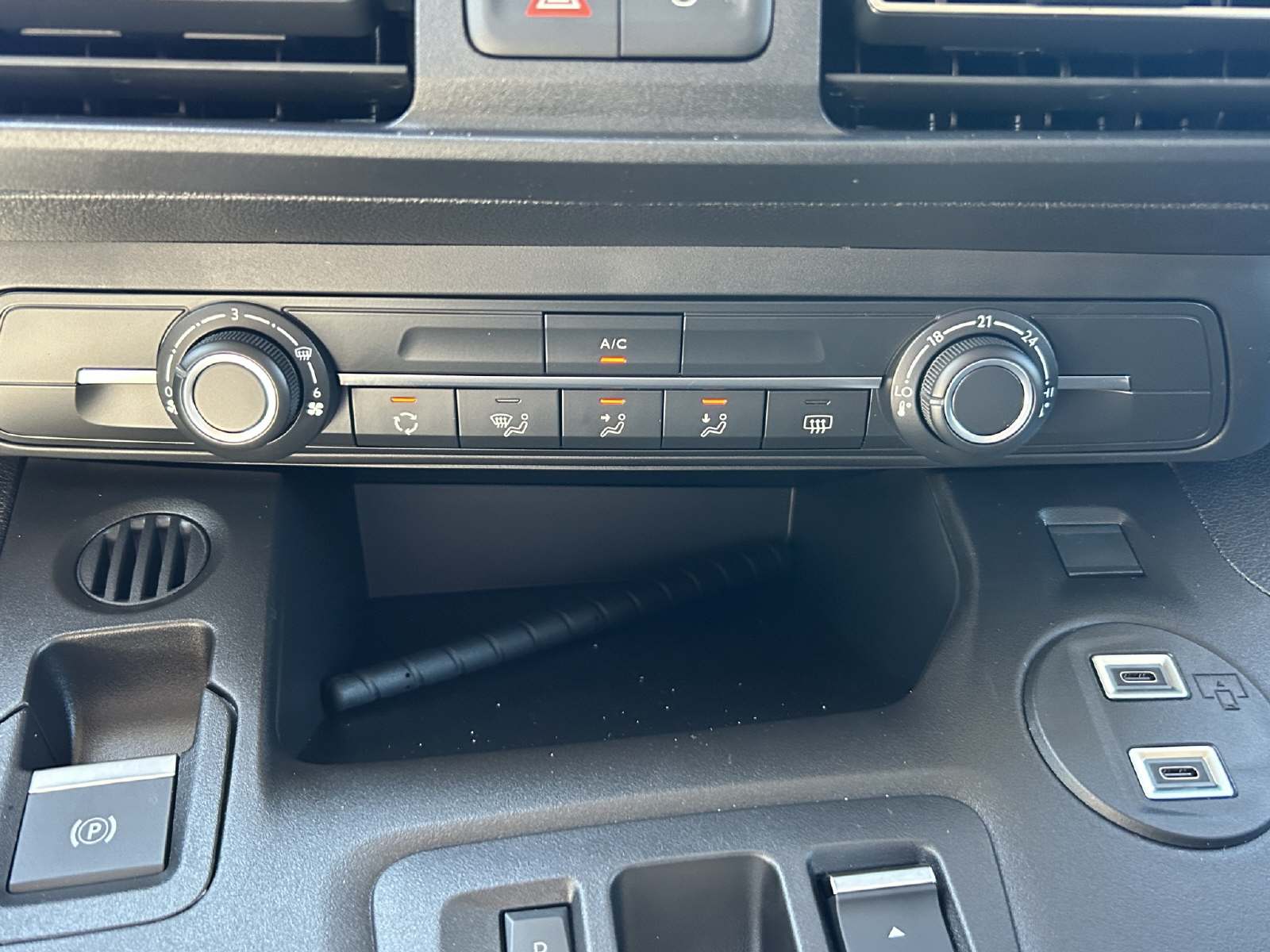 PEUGEOT e-Partner Kaw. 800 Standard 50 kWh-image-11