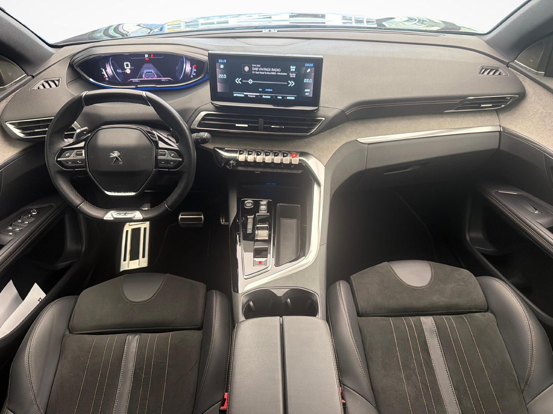 PEUGEOT 3008 1.2 PureTech GT-image-8