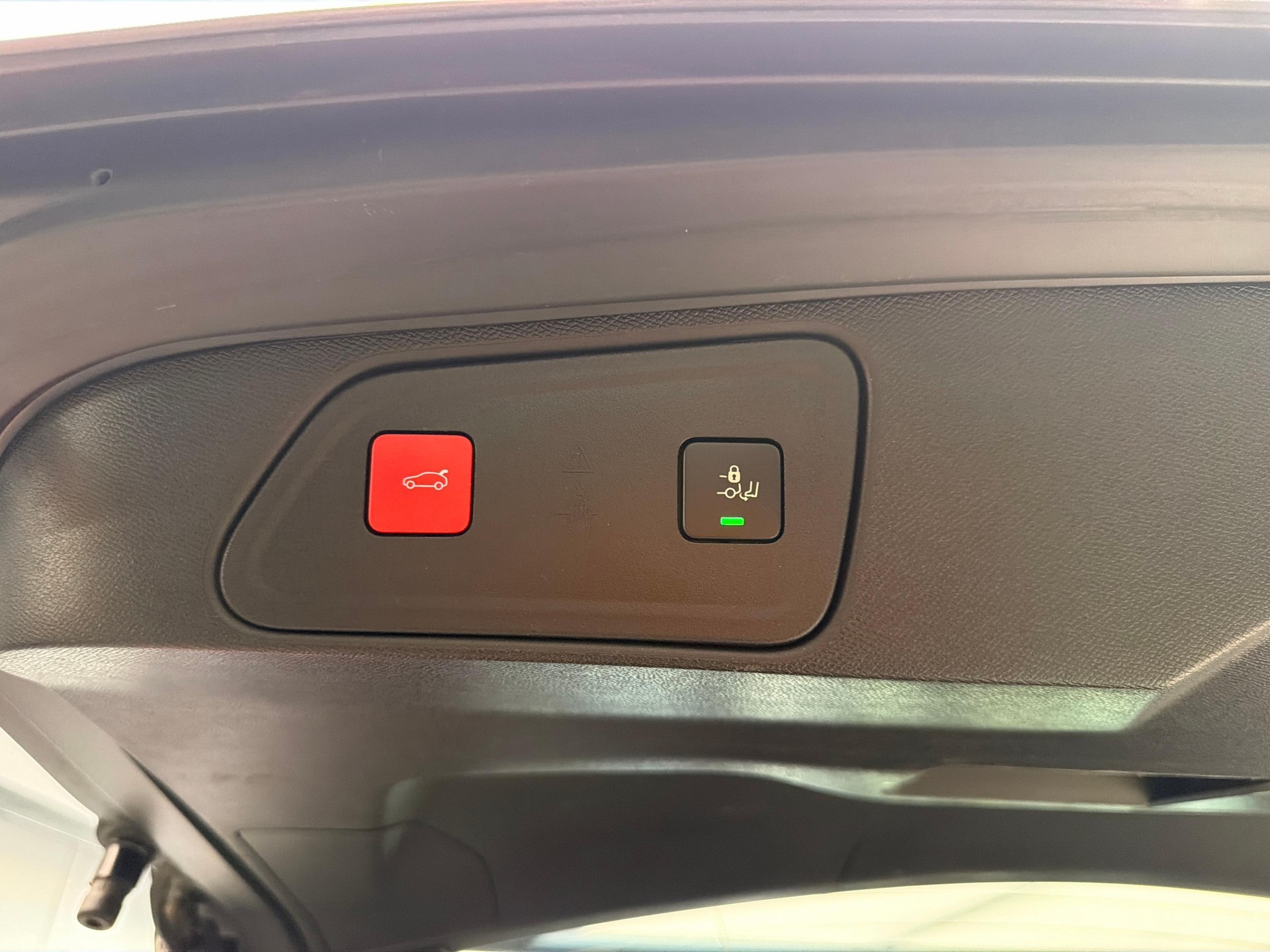 PEUGEOT 3008 1.2 PureTech GT-image-12