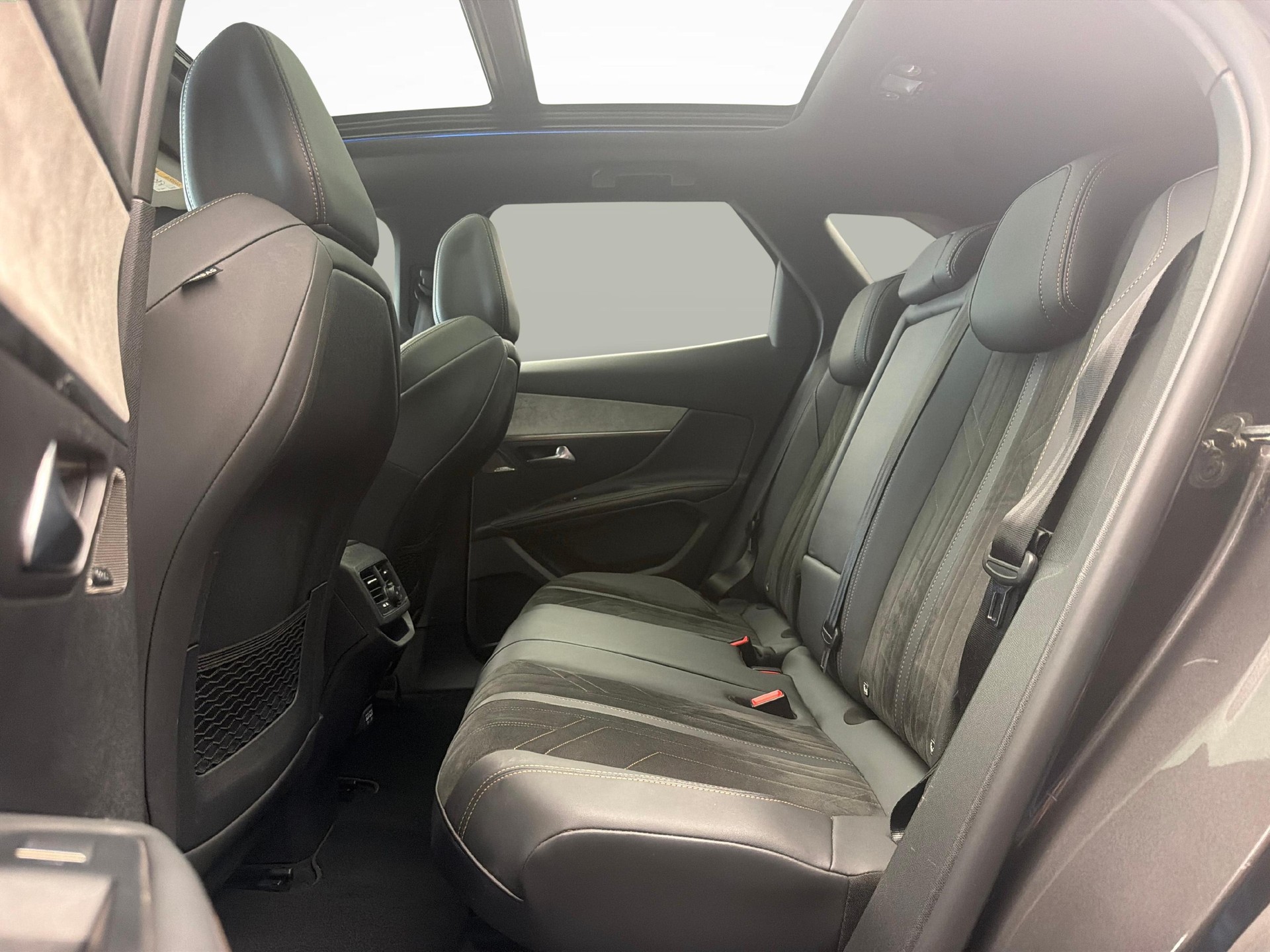PEUGEOT 3008 1.2 PureTech GT-image-10