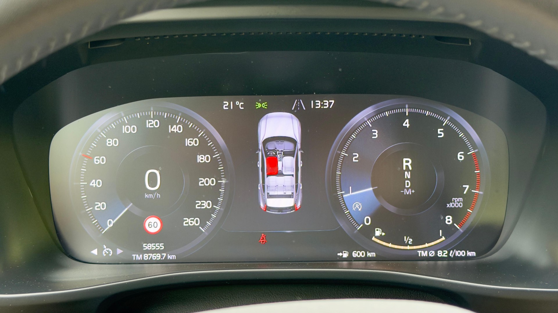 VOLVO XC40 T2 Momentum Geartronic-image-9