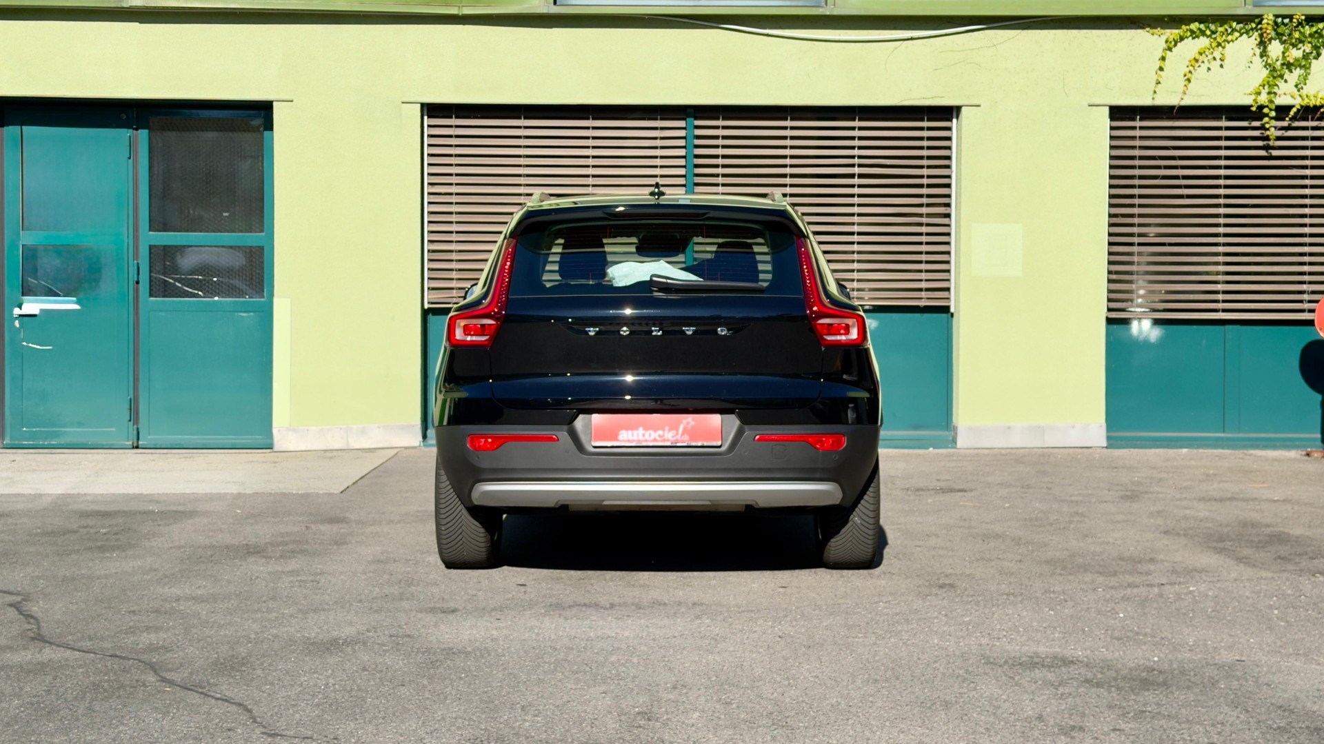 VOLVO XC40 T2 Momentum Geartronic-image-3