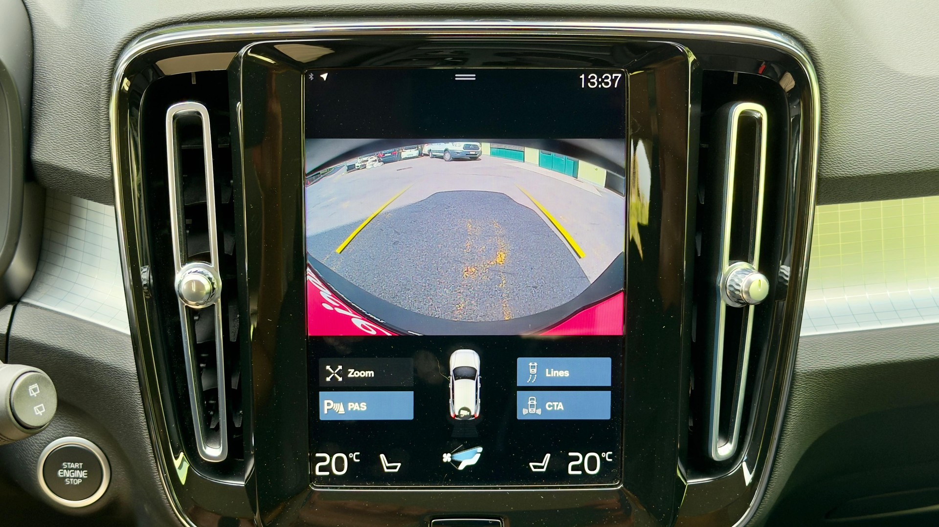 VOLVO XC40 T2 Momentum Geartronic-image-10