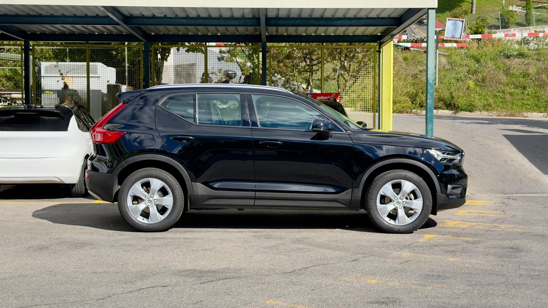 VOLVO XC40 T2 Momentum Geartronic-image-5