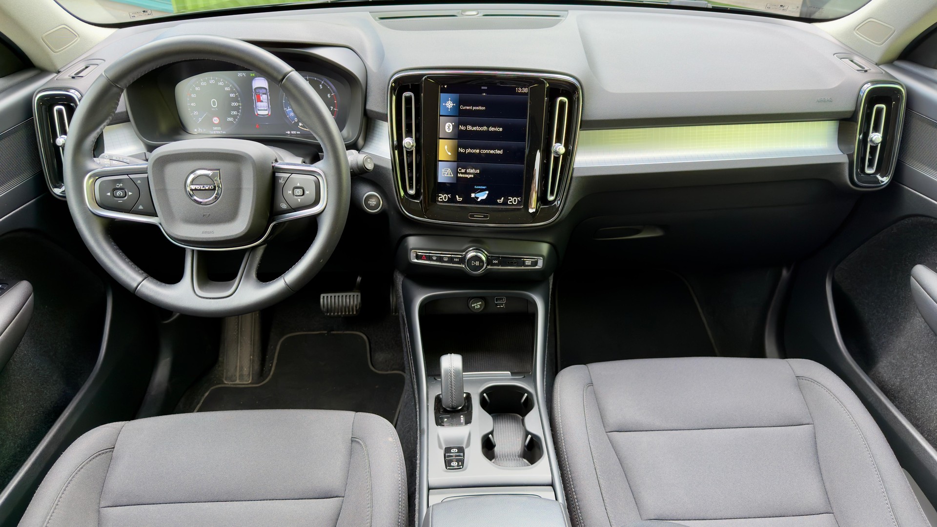 VOLVO XC40 T2 Momentum Geartronic-image-8