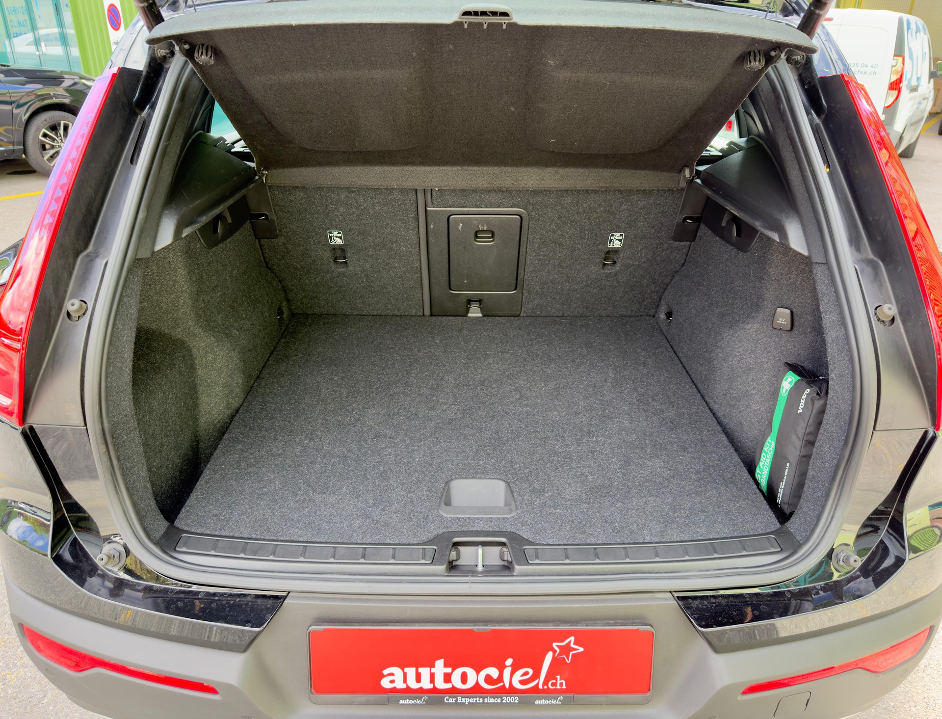 VOLVO XC40 T2 Momentum Geartronic-image-14