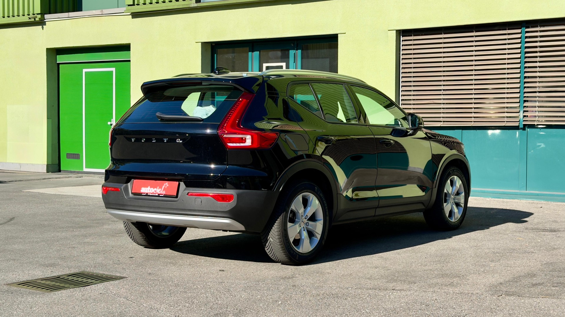 VOLVO XC40 T2 Momentum Geartronic-image-4