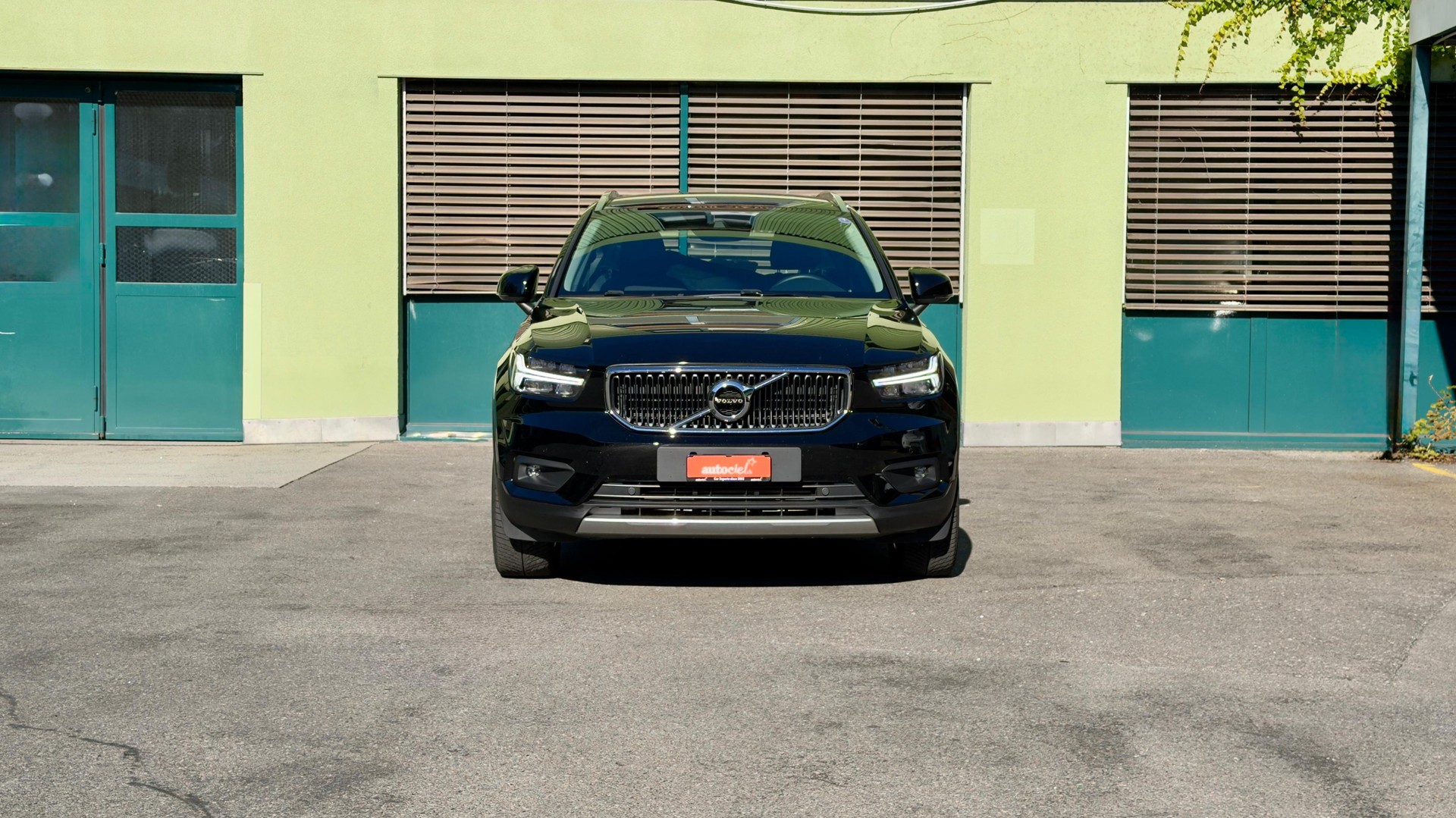 VOLVO XC40 T2 Momentum Geartronic-image-7