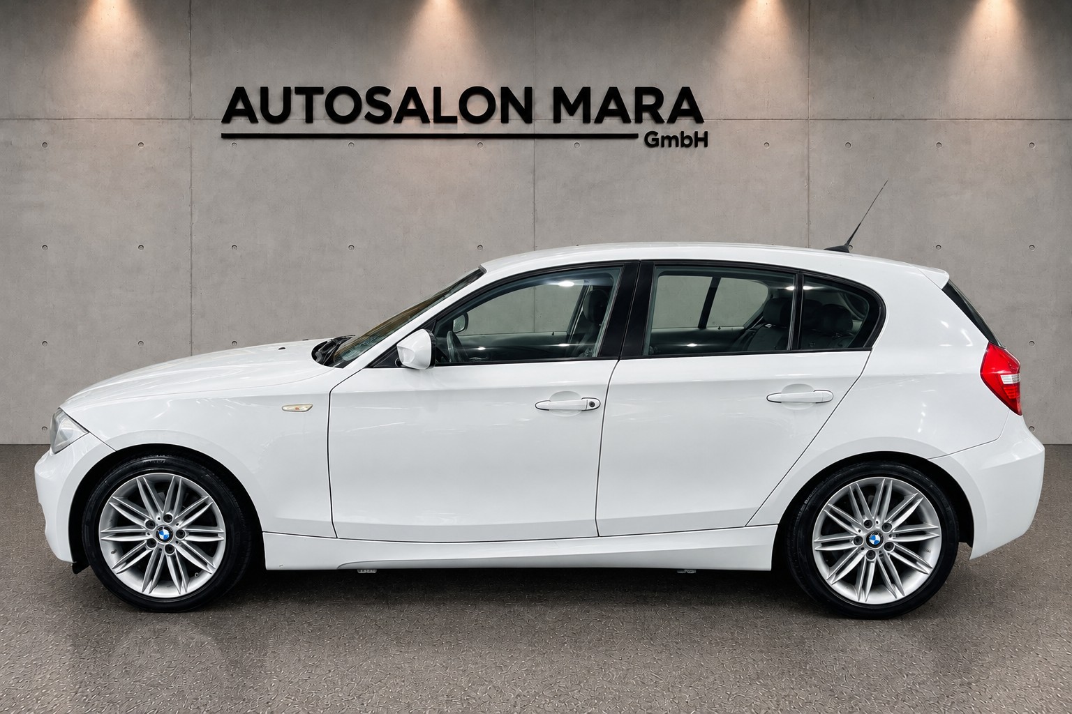 BMW 118i Dynamic Edition M- Paket-image-1