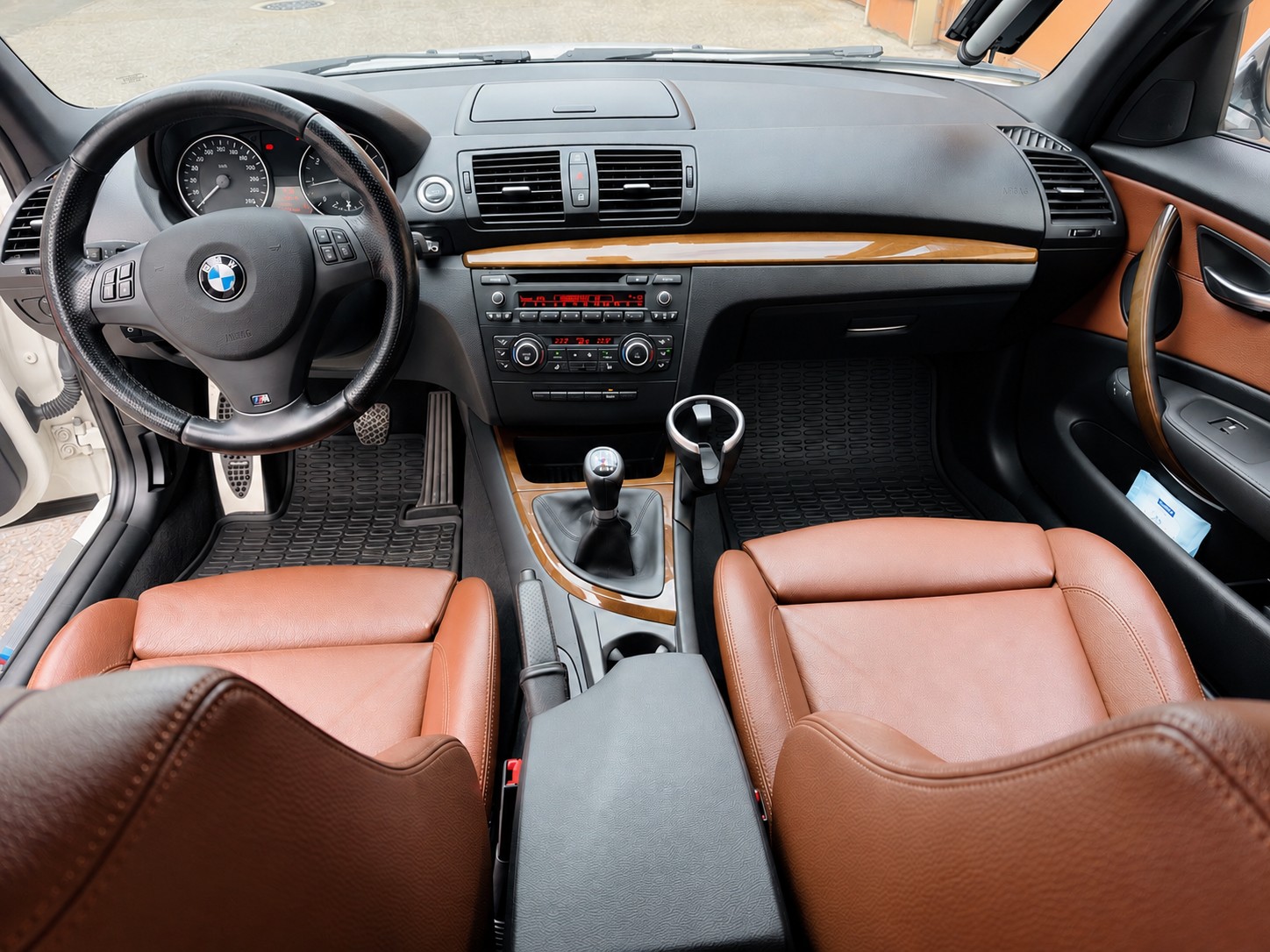 BMW 118i Dynamic Edition M- Paket-image-2