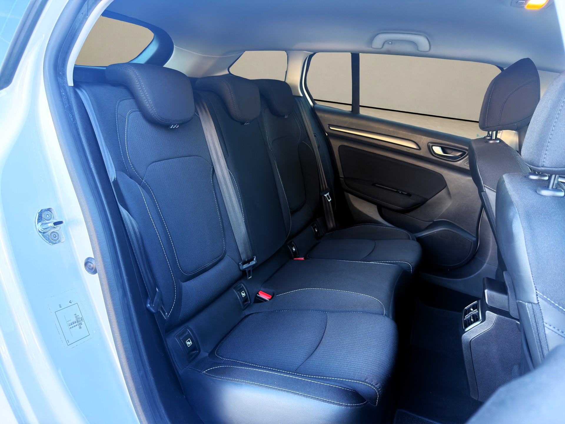 RENAULT Mégane Grandtour 1.5 dCi Business EDC ✅CH-Fahrzeug aus 1. Hand & 8-fach bereift auf ALU✅-image-12