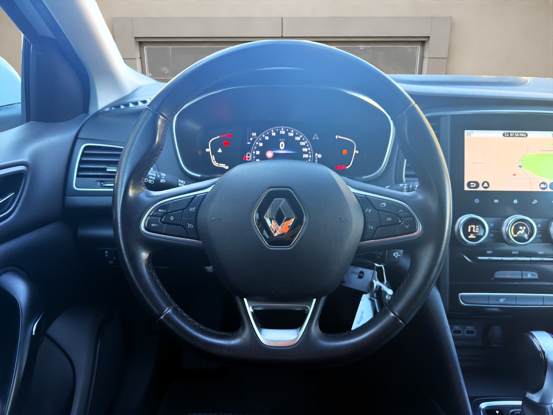 RENAULT Mégane Grandtour 1.5 dCi Business EDC ✅CH-Fahrzeug aus 1. Hand & 8-fach bereift auf ALU✅-image-11