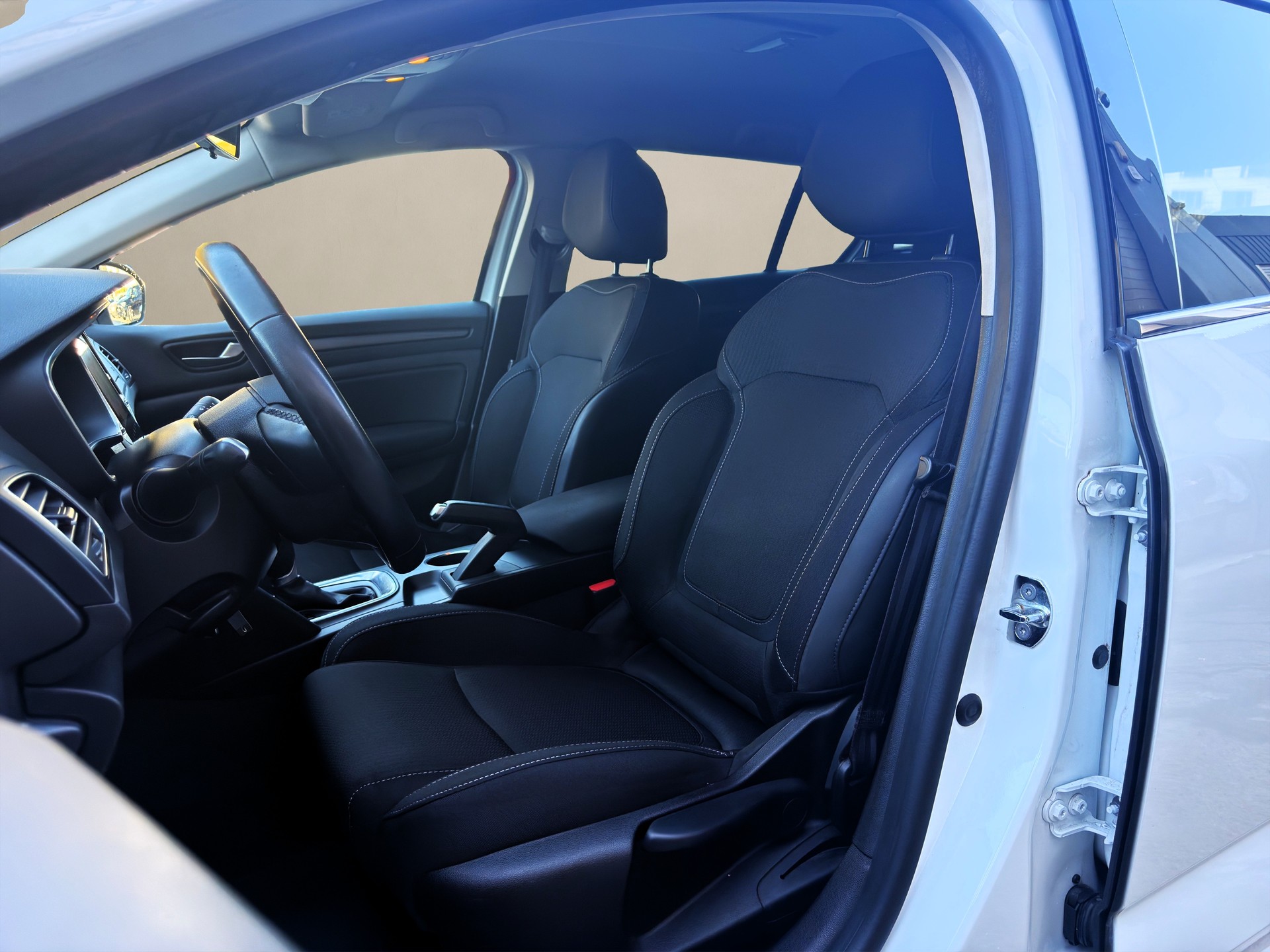 RENAULT Mégane Grandtour 1.5 dCi Business EDC ✅CH-Fahrzeug aus 1. Hand & 8-fach bereift auf ALU✅-image-8