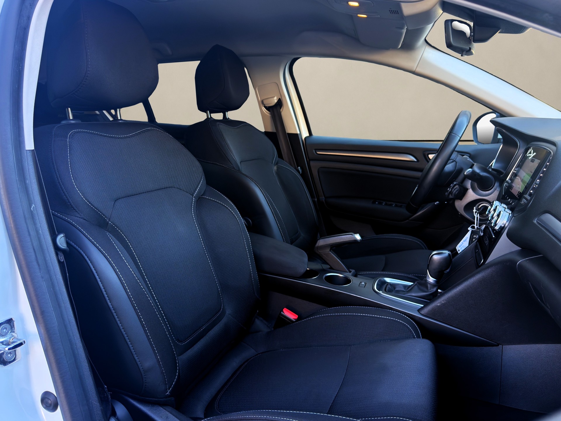 RENAULT Mégane Grandtour 1.5 dCi Business EDC ✅CH-Fahrzeug aus 1. Hand & 8-fach bereift auf ALU✅-image-9