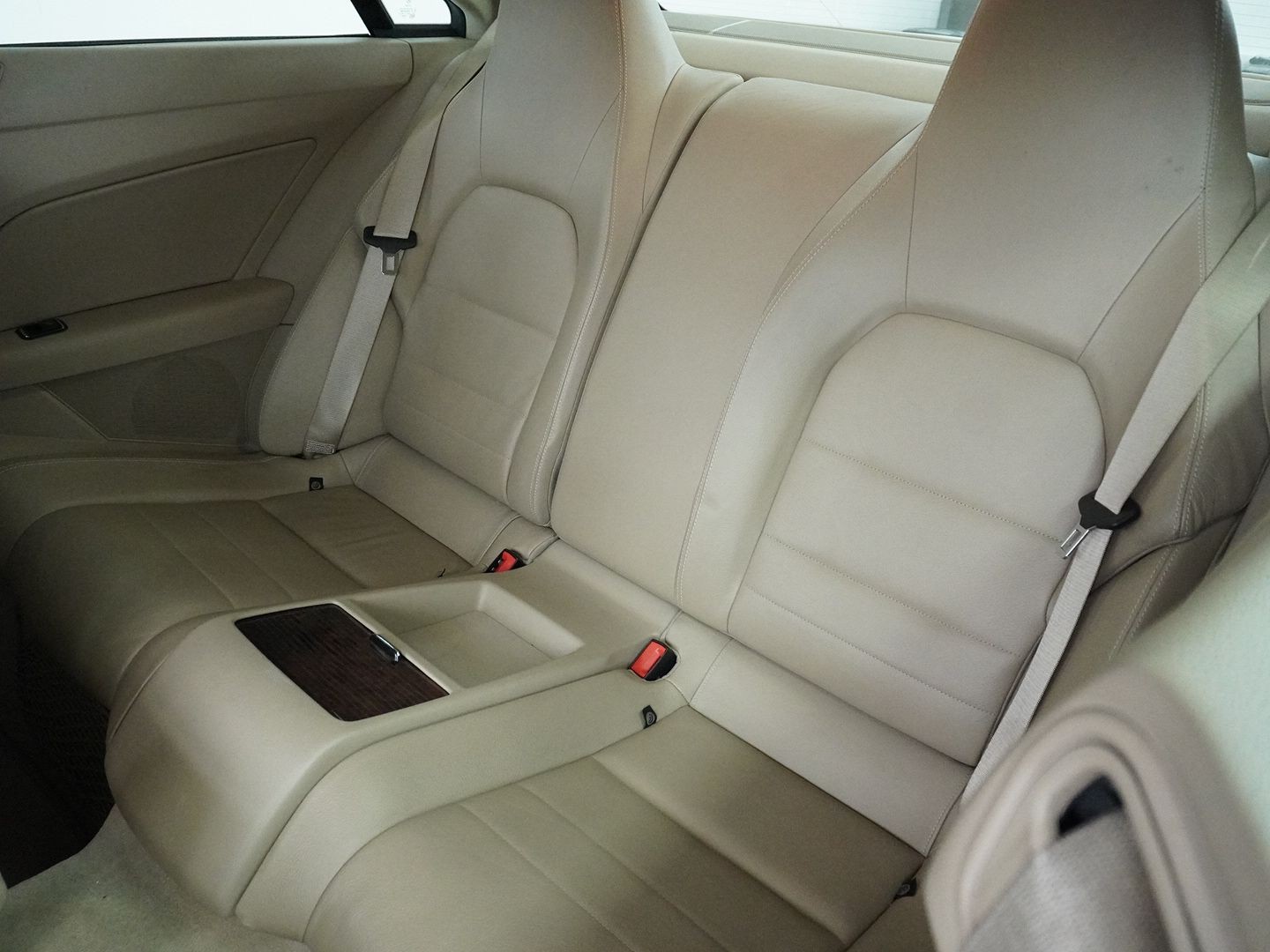 MERCEDES-BENZ E 350 CGI BlueEfficiency 7G-Tronic-image-4